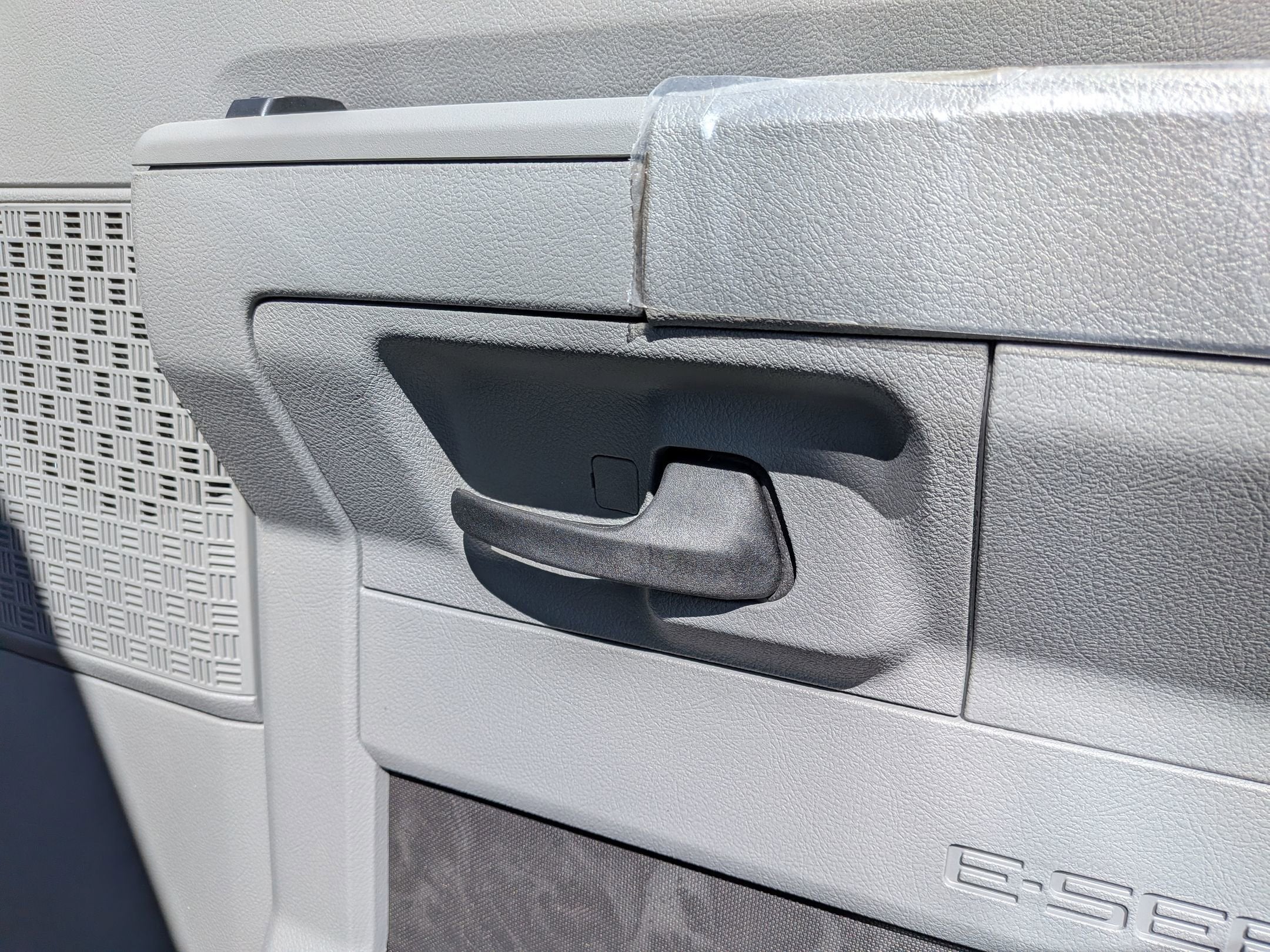 2027 Ford E-Series Cutaway Base