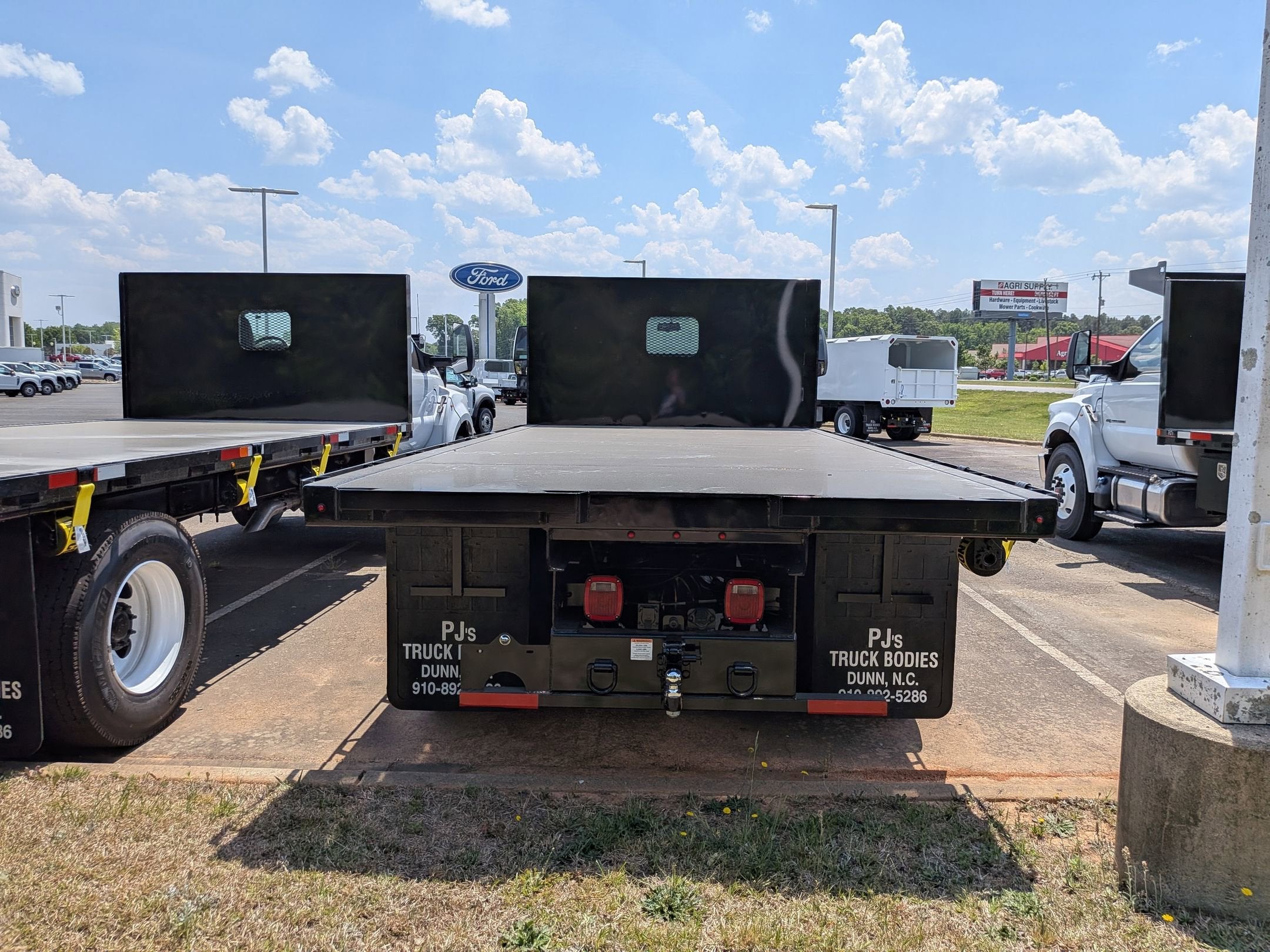 2027 Ford F-750SD Base