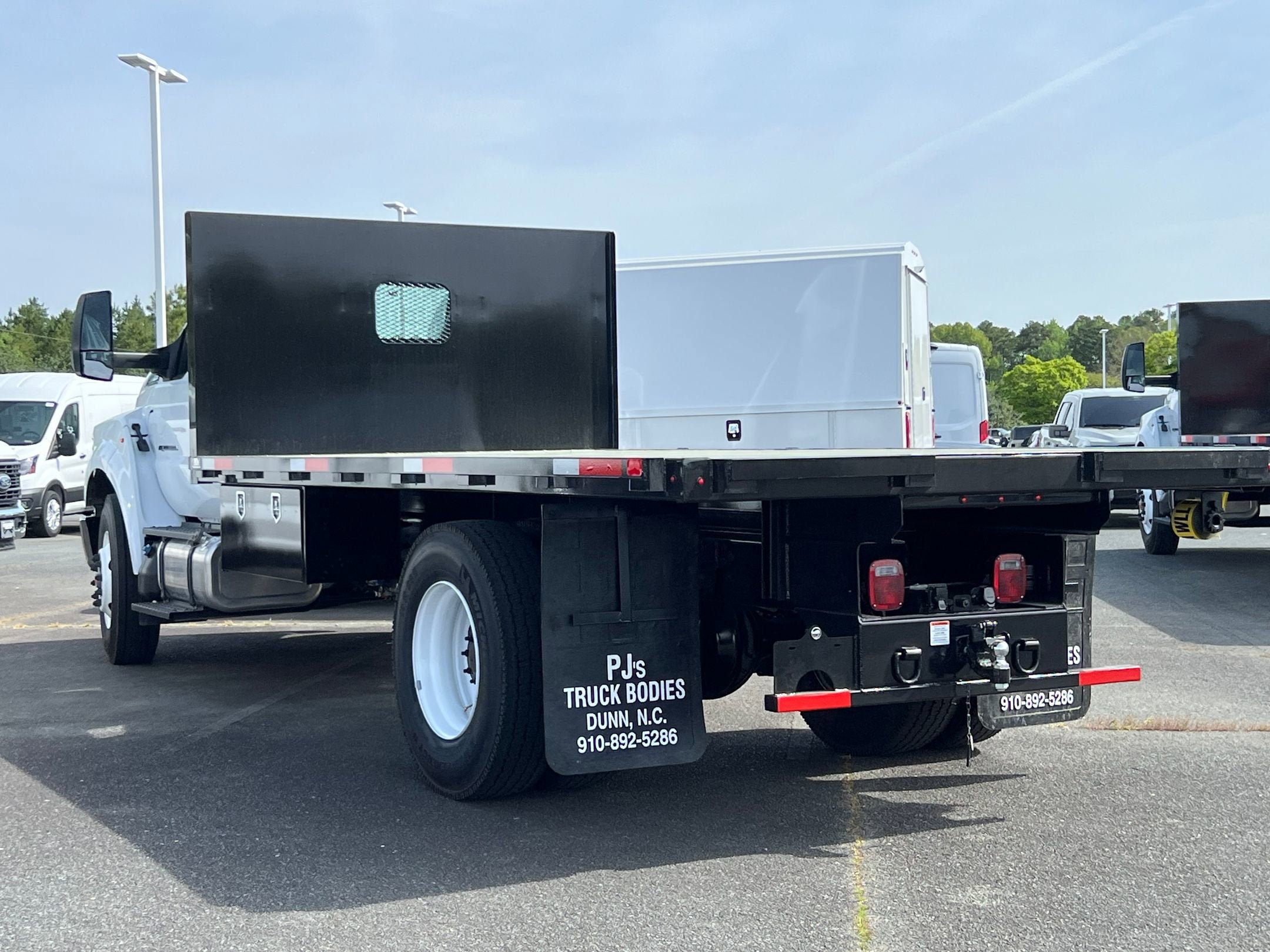 2027 Ford F-750SD Base