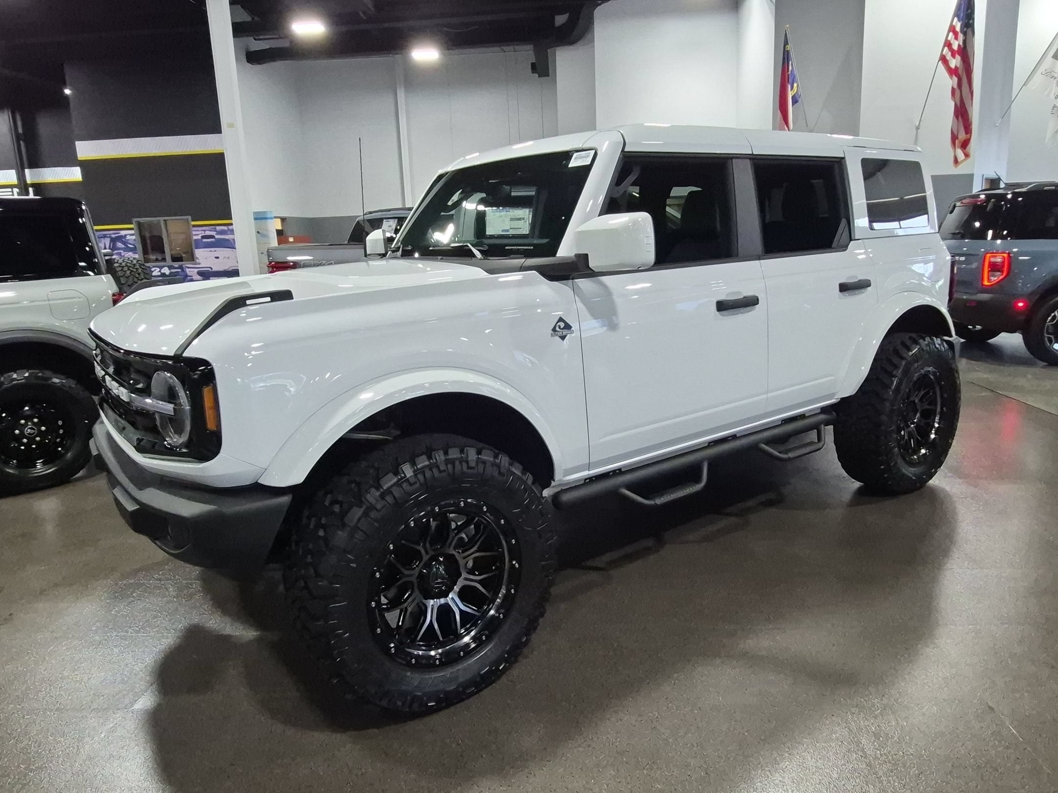 2026 Ford Bronco Outer Banks Custom Wheels / Lift