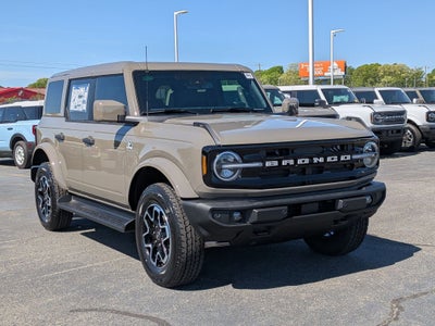 2026 Ford Bronco Outer Banks Custom Wheels / Lift