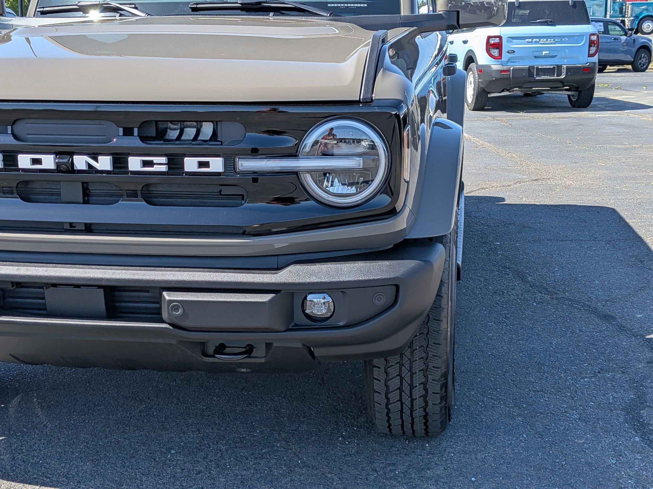 2026 Ford Bronco Outer Banks Custom Wheels / Lift