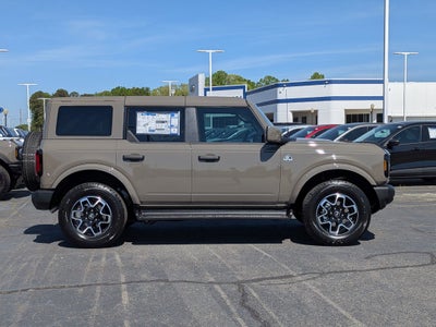2026 Ford Bronco Outer Banks Custom Wheels / Lift
