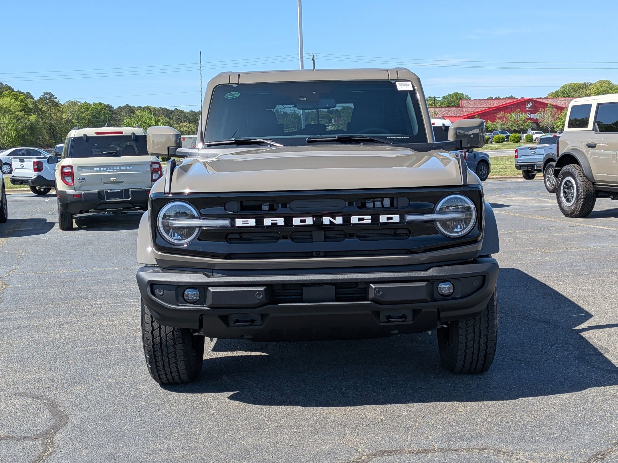 2026 Ford Bronco Outer Banks Custom Wheels / Lift