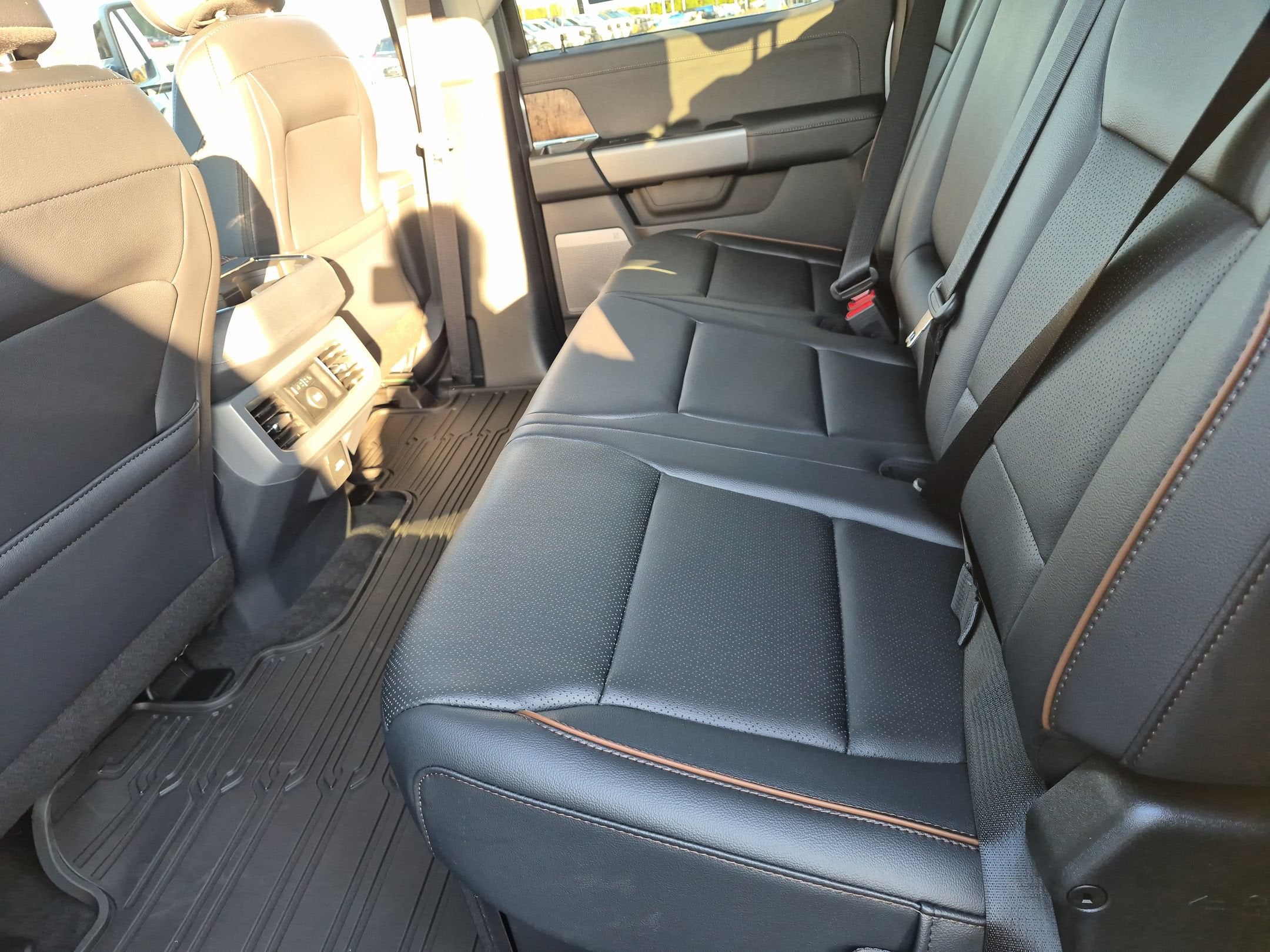 2027 Ford Super Duty F-250 SRW LARIAT
