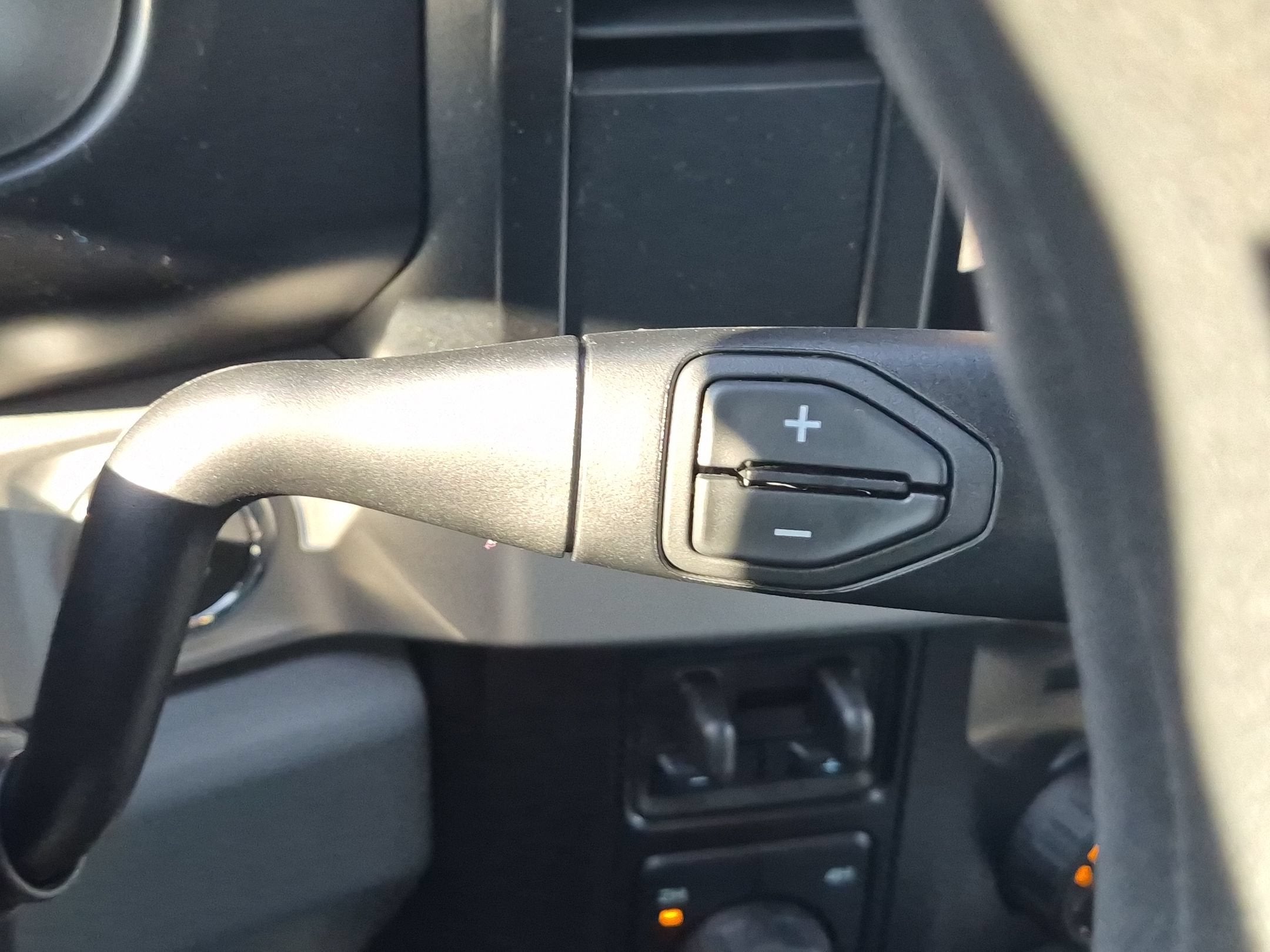 2027 Ford Super Duty F-350 SRW XLT