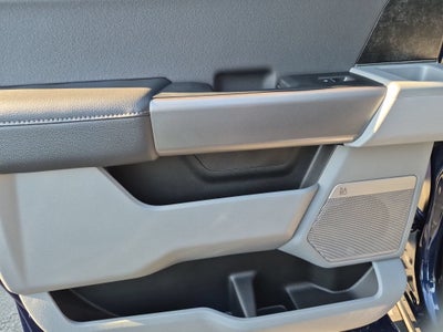 2027 Ford Super Duty F-350 SRW XLT