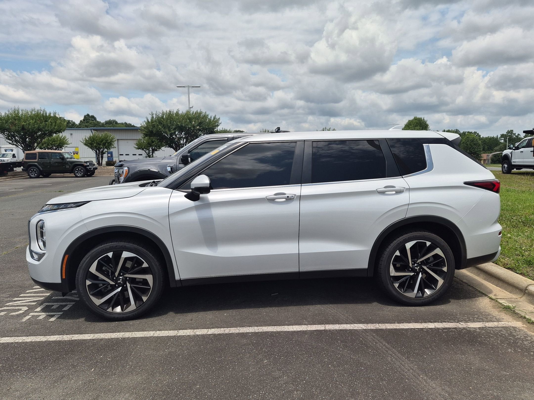 2022 Mitsubishi Outlander SE
