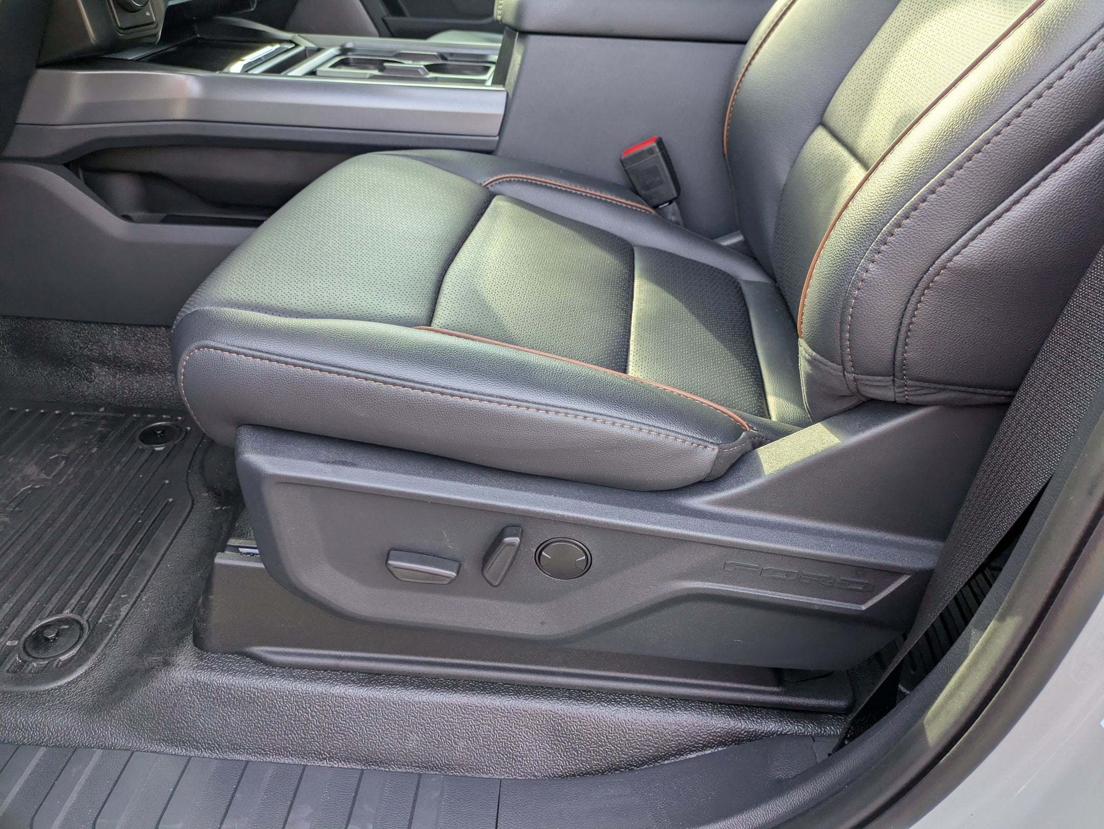 2026 Ford Super Duty F-450 DRW LARIAT