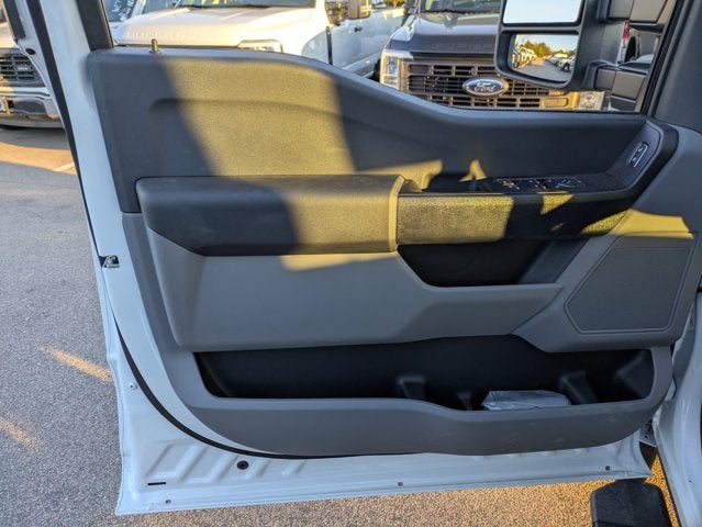 2025 Ford Super Duty F-550 DRW XL