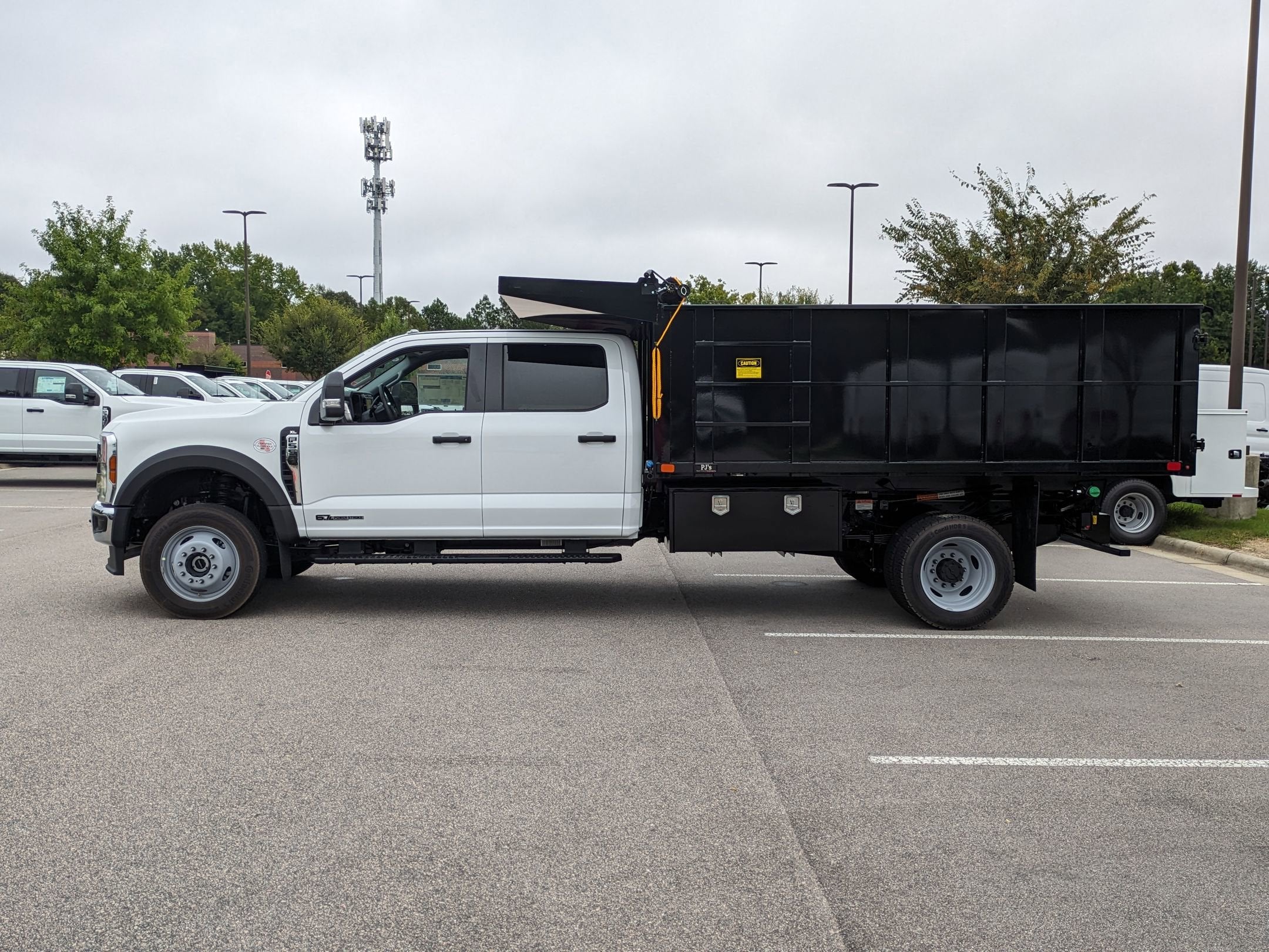 2025 Ford Super Duty F-550 DRW XL