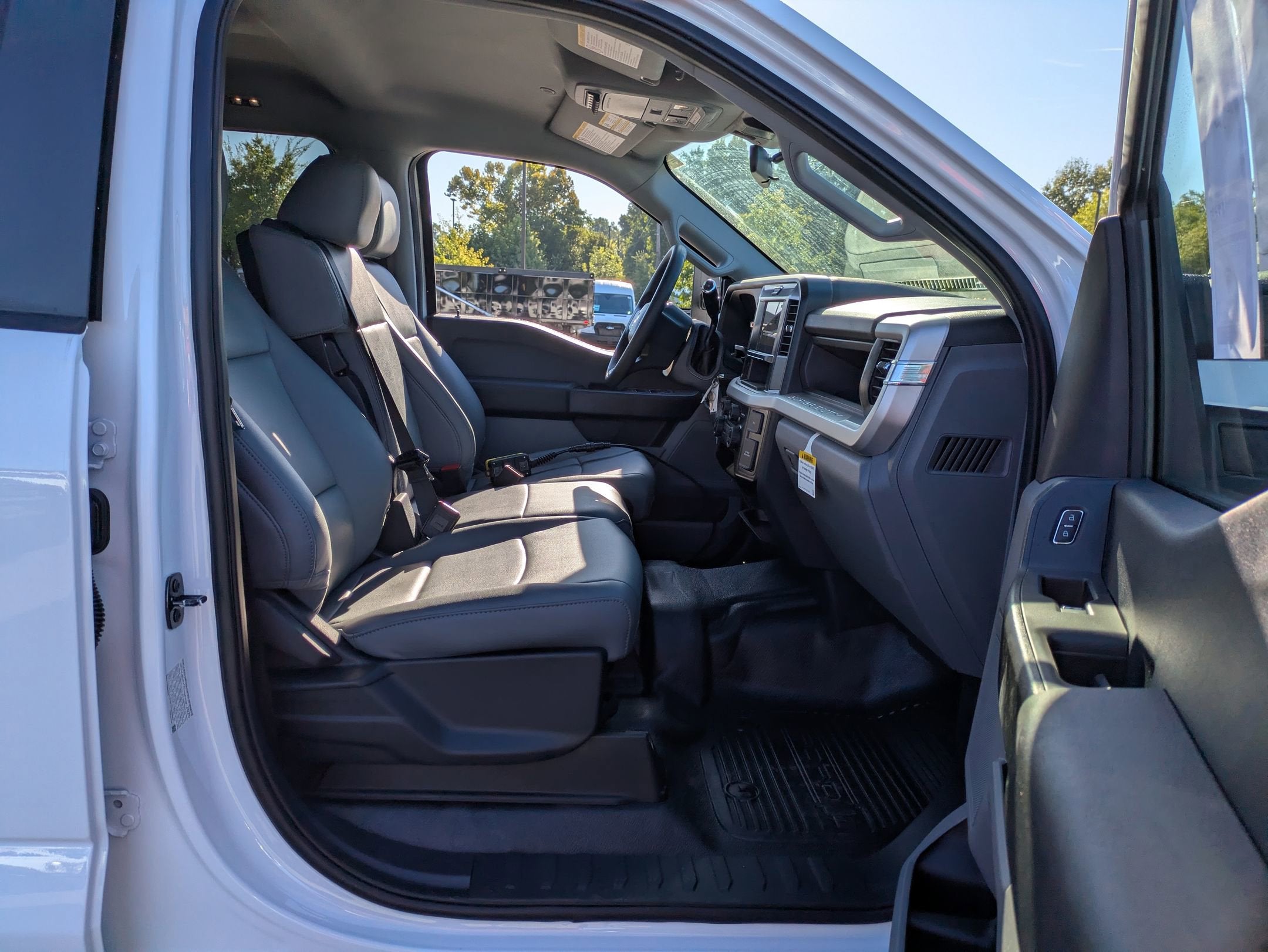 2025 Ford Super Duty F-550 DRW XL