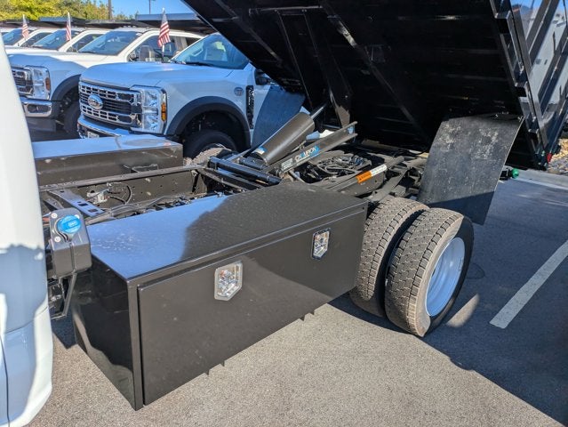 2025 Ford Super Duty F-550 DRW XL