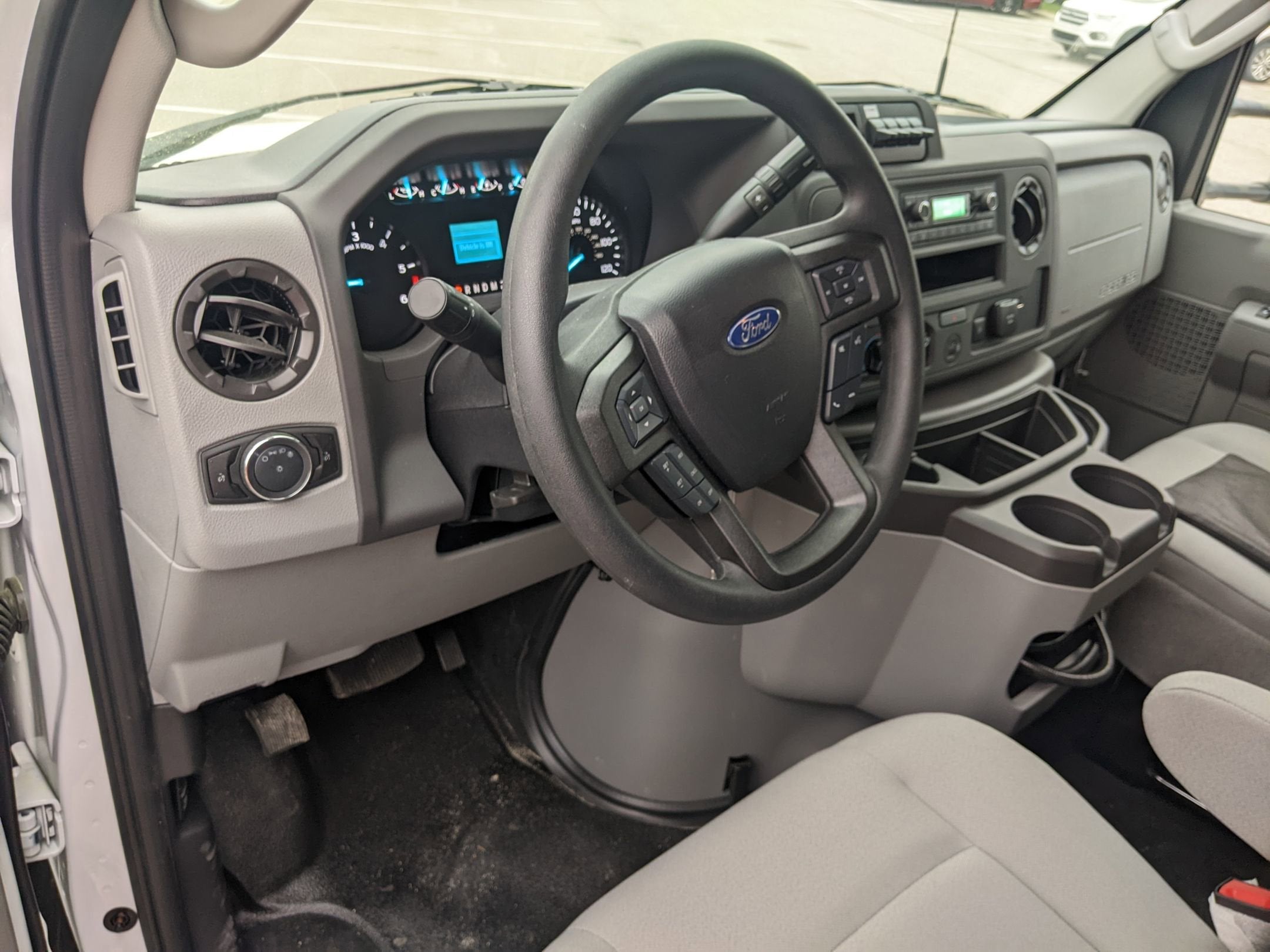 2025 Ford E-Series Cutaway E-350 SRW 138" WB