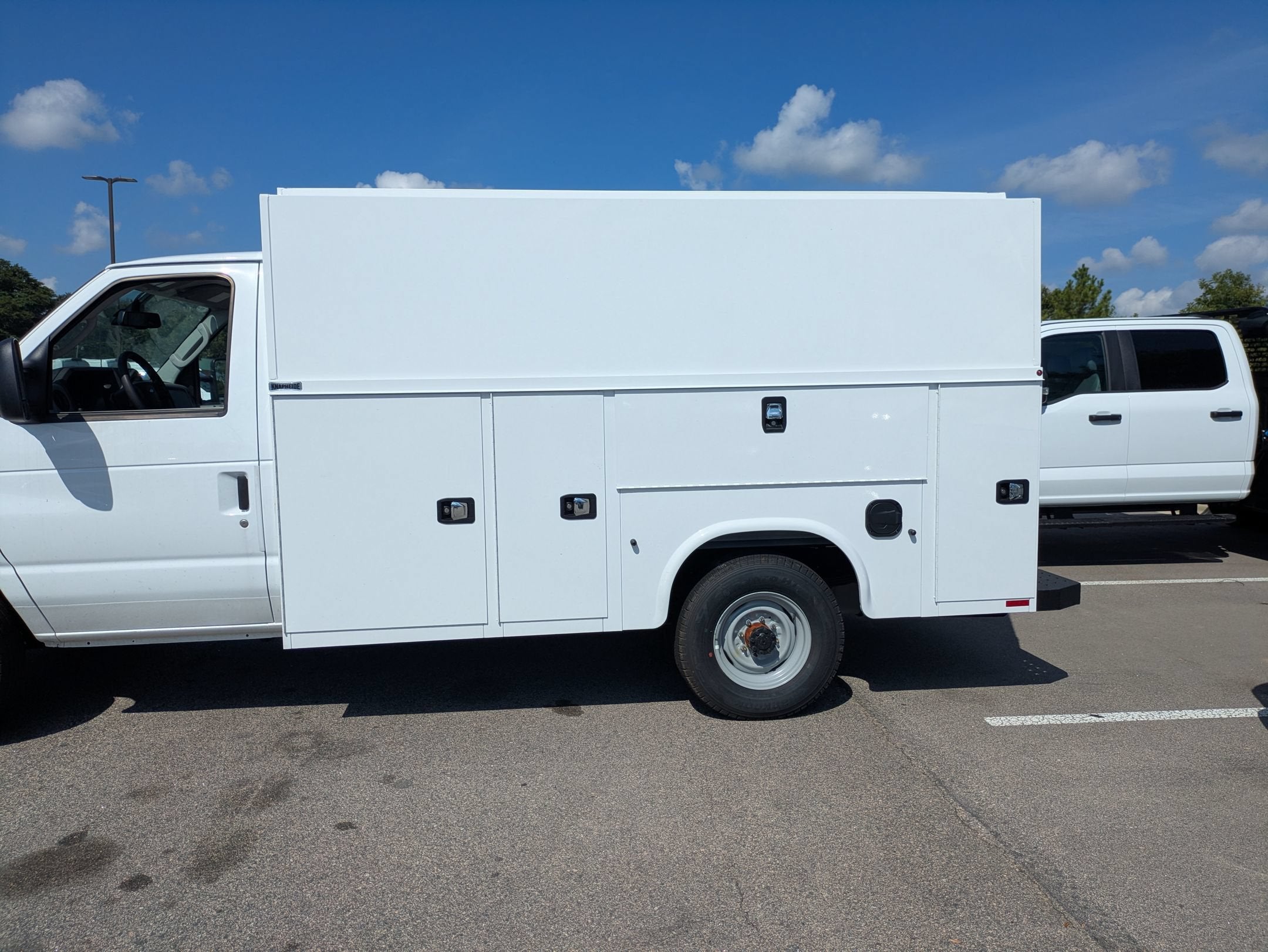 2027 Ford E-Series Cutaway Base