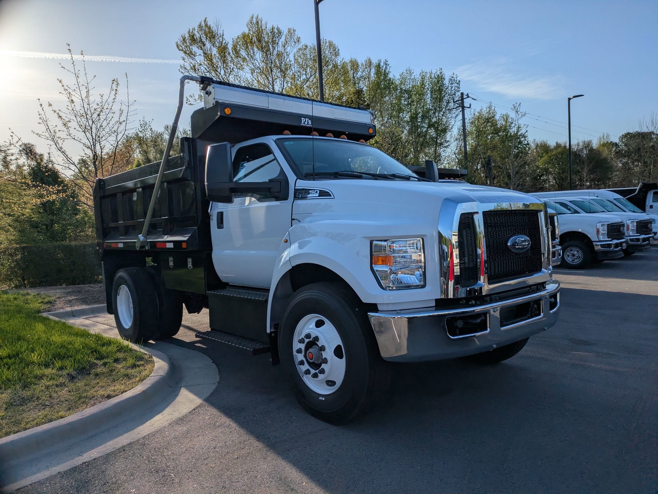 2027 Ford F-750SD Base