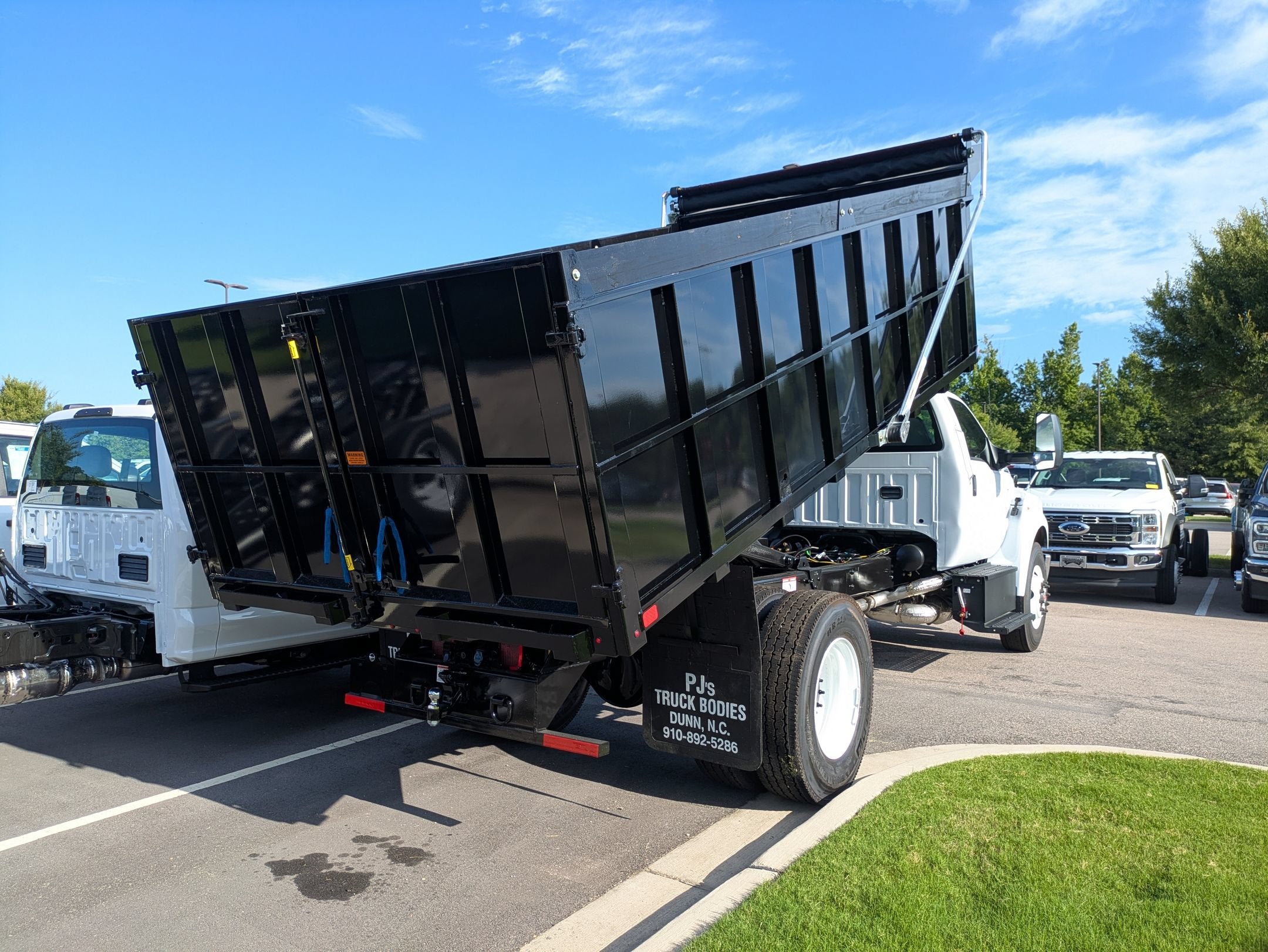2027 Ford F-750SD Base