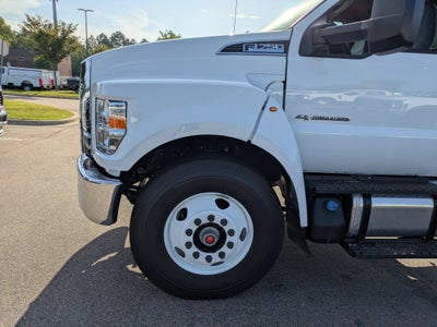 2027 Ford F-750SD Base