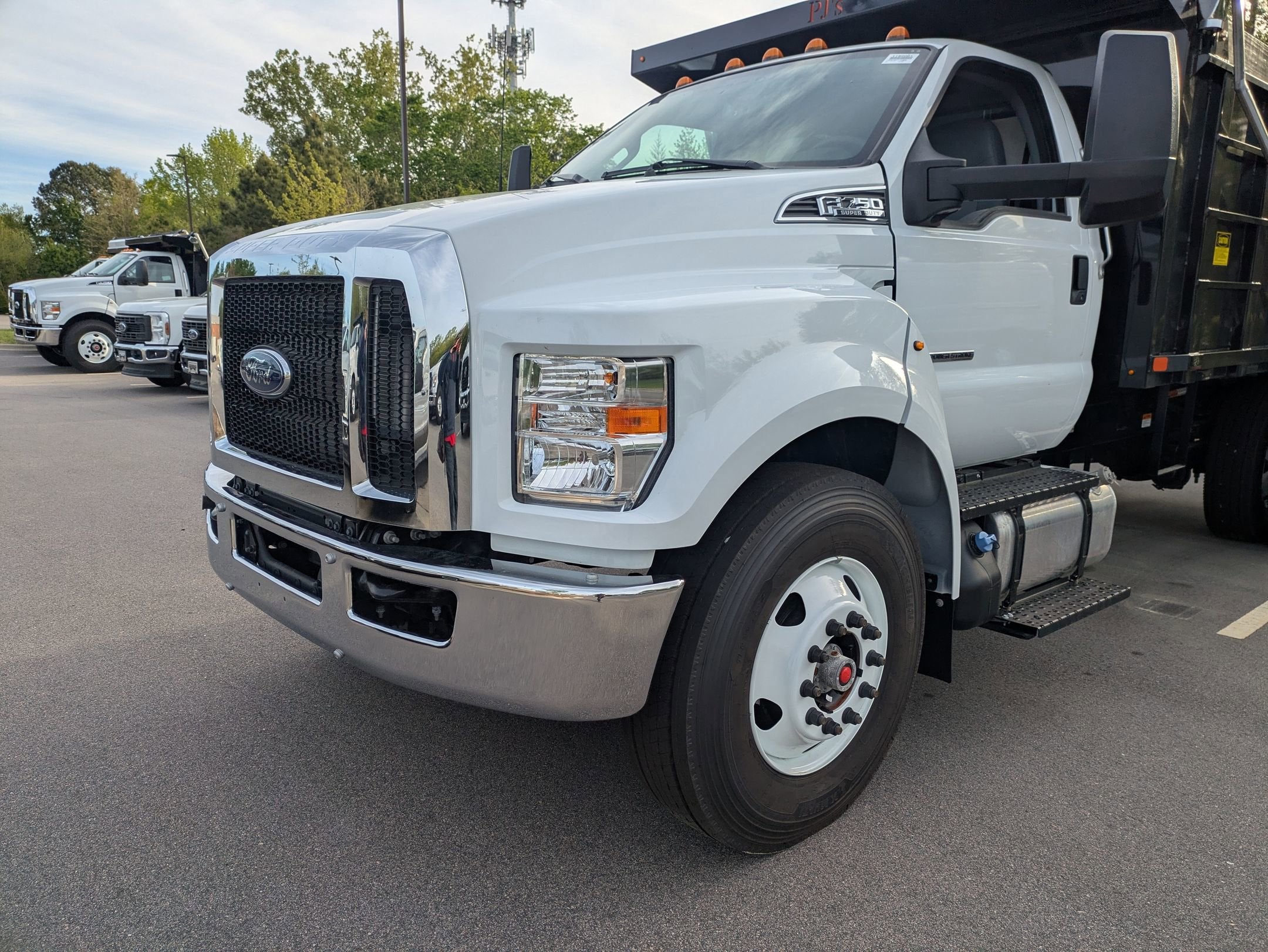 2027 Ford F-750SD Base