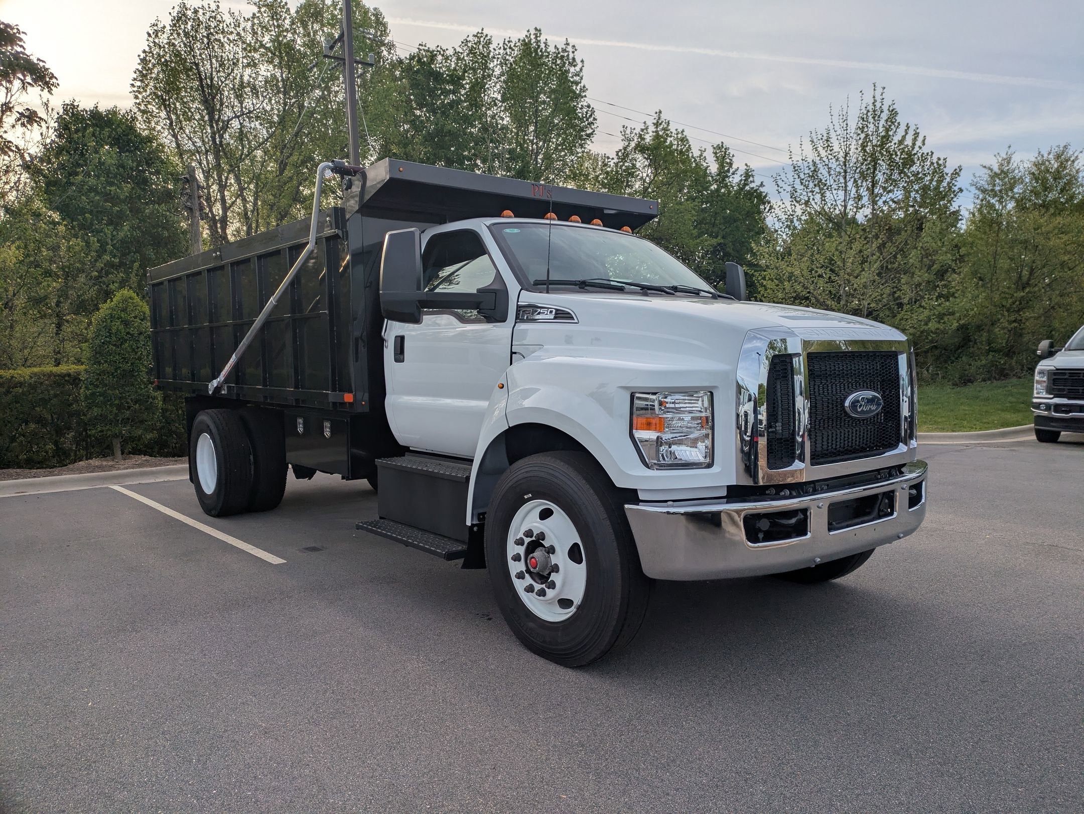 2027 Ford F-750SD Base