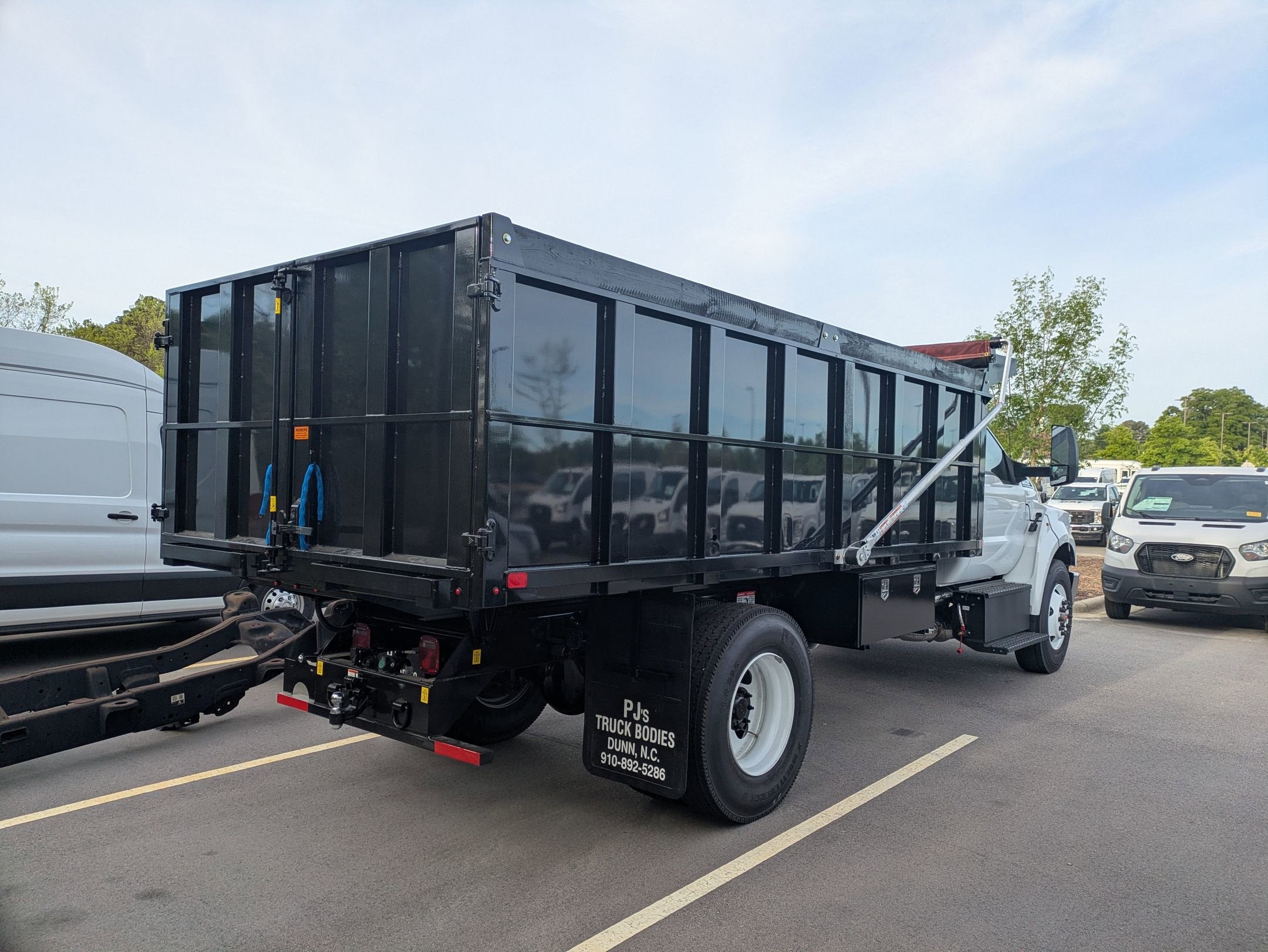 2027 Ford F-750SD Base