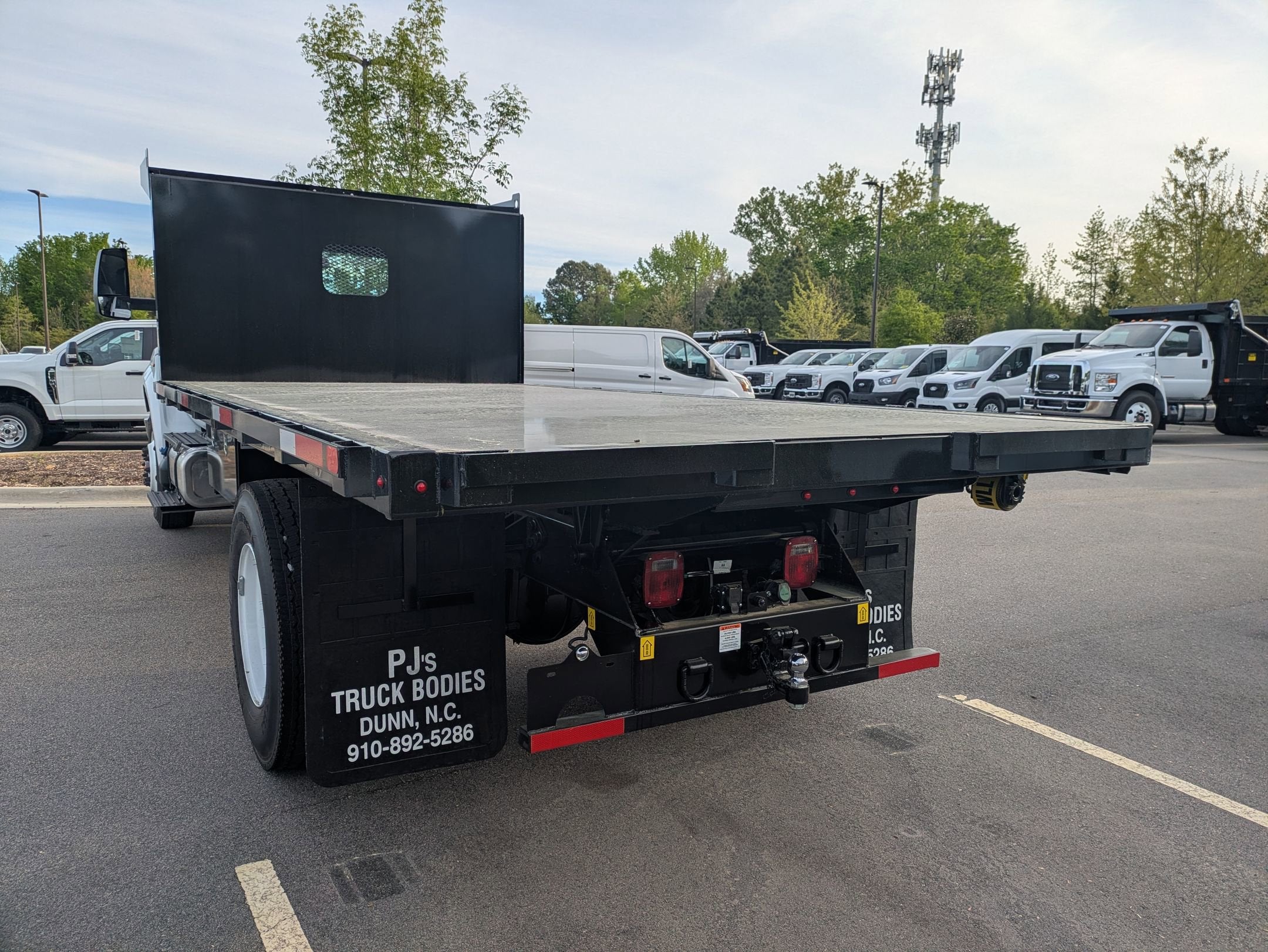 2027 Ford F-750SD Base