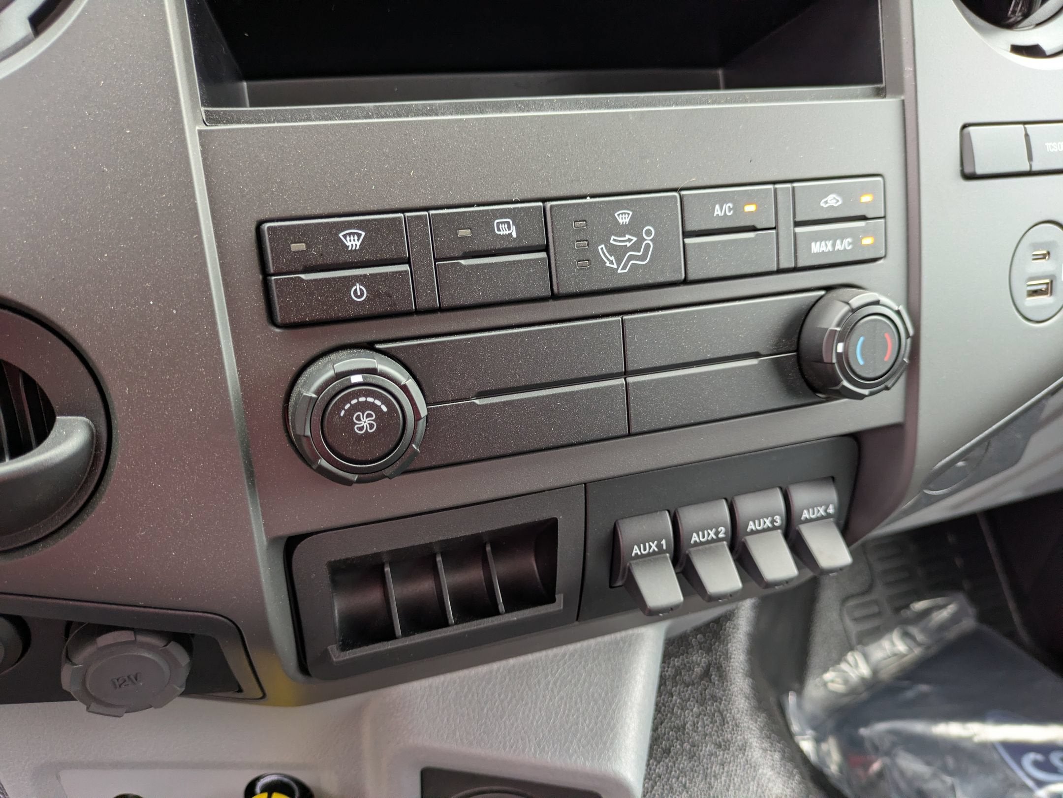 2027 Ford F-750SD Base