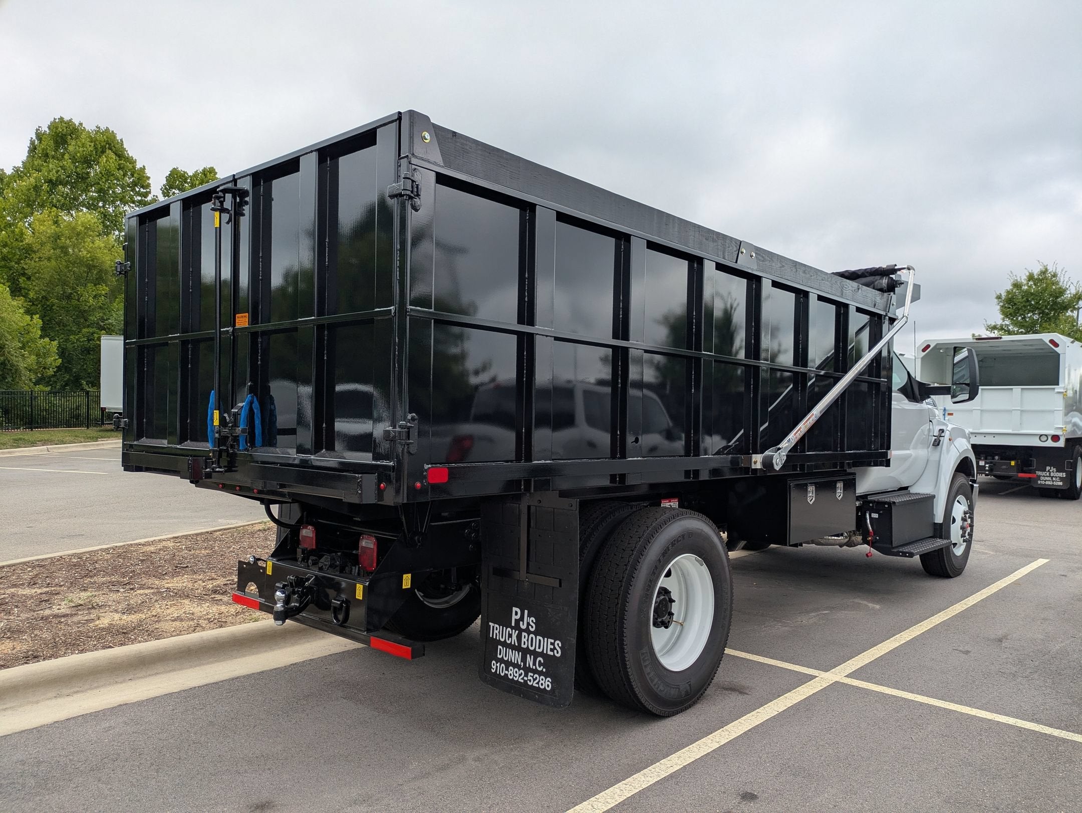 2027 Ford F-750SD Base