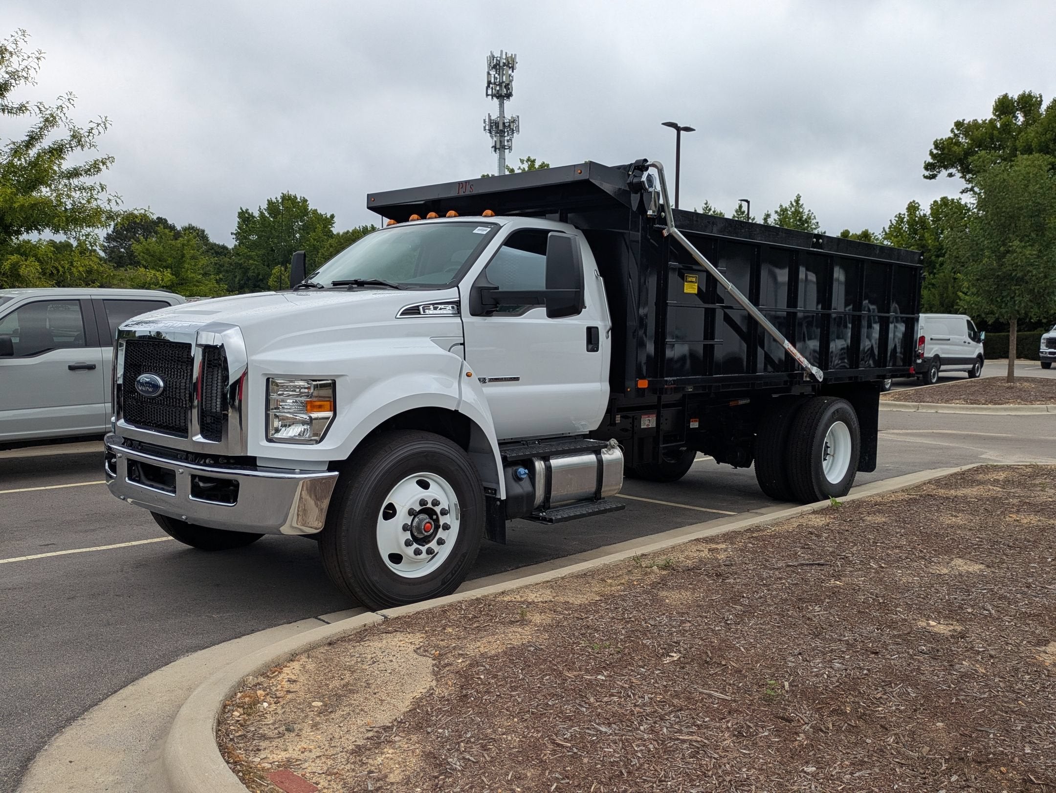 2027 Ford F-750SD Base
