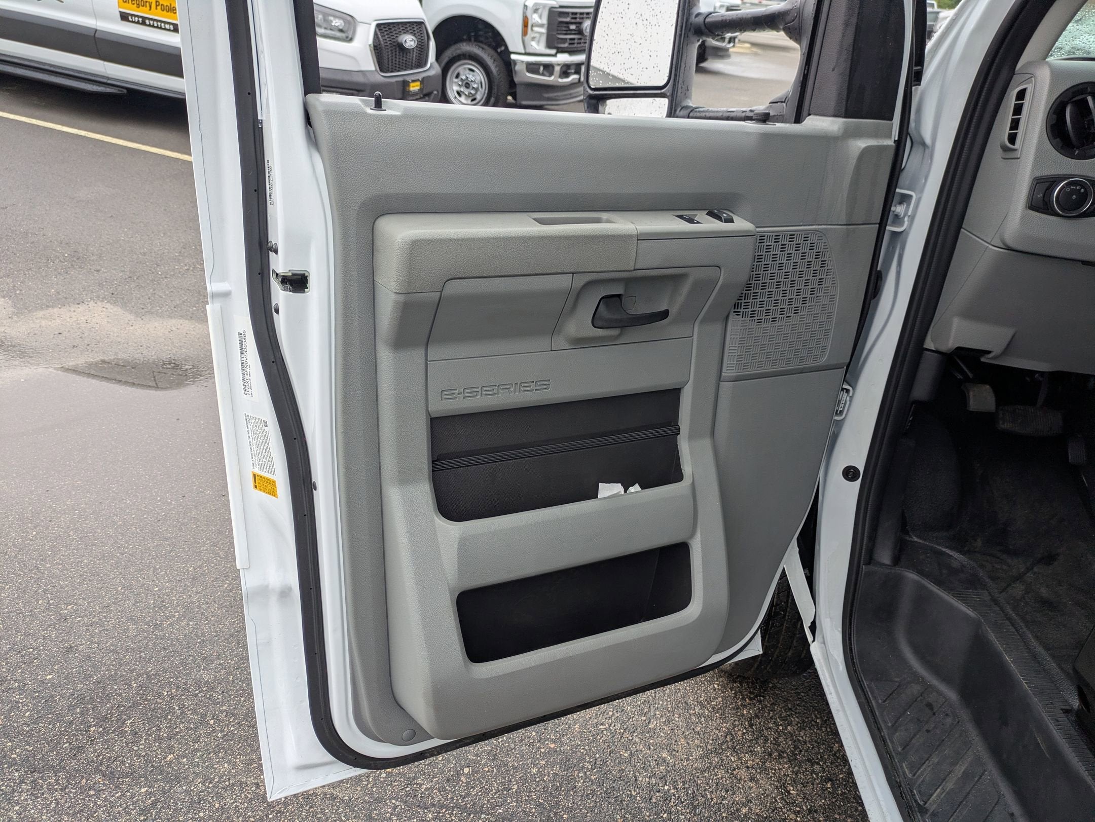 2027 Ford E-Series Cutaway Base