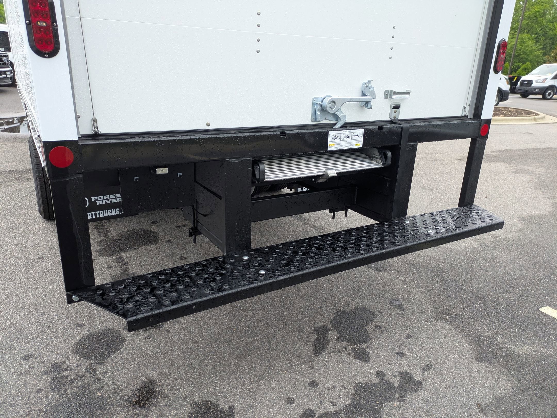 2027 Ford E-Series Cutaway Base
