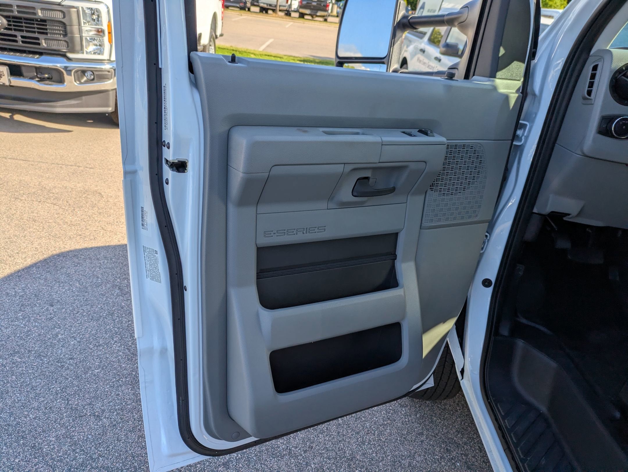 2027 Ford E-Series Cutaway Base