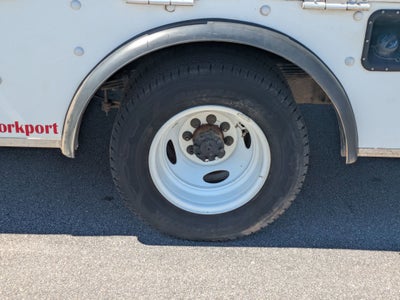 2024 Ford E-Series Cutaway Base