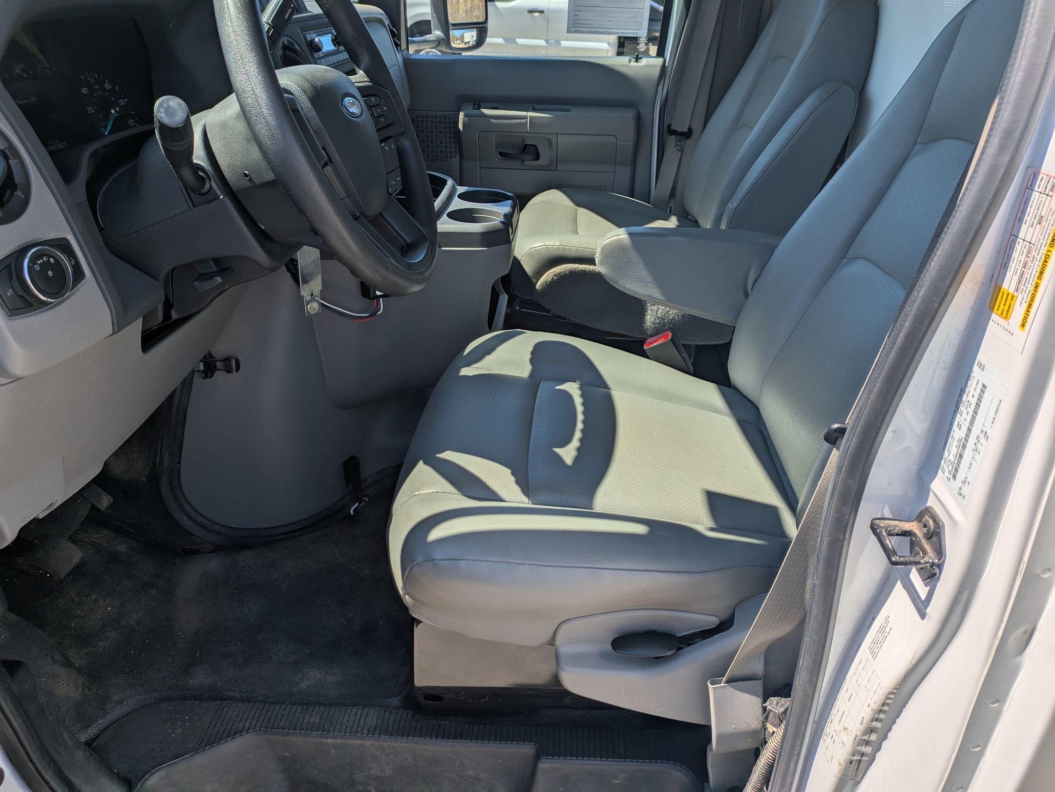 2024 Ford E-Series Cutaway Base