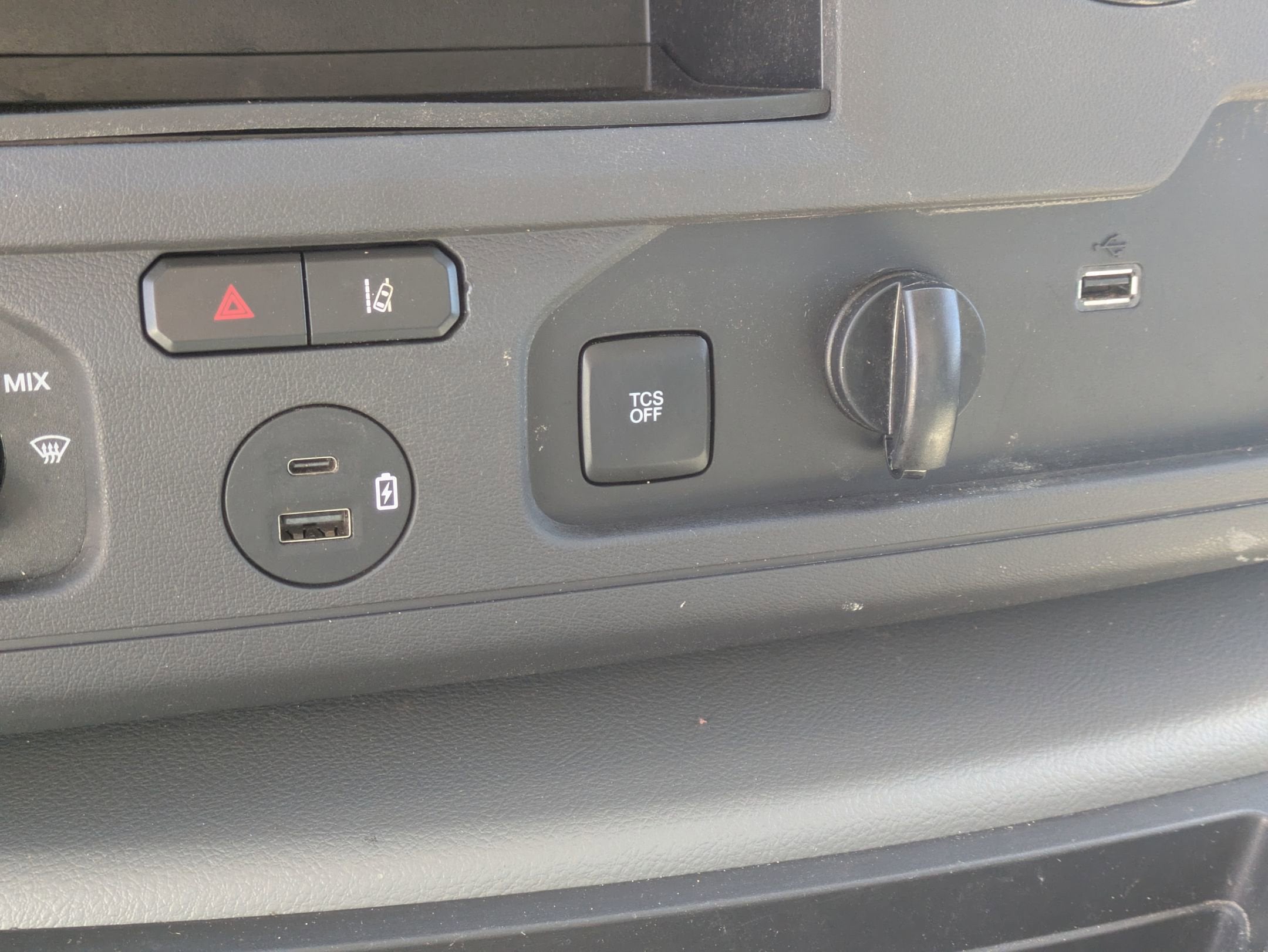 2024 Ford E-Series Cutaway Base