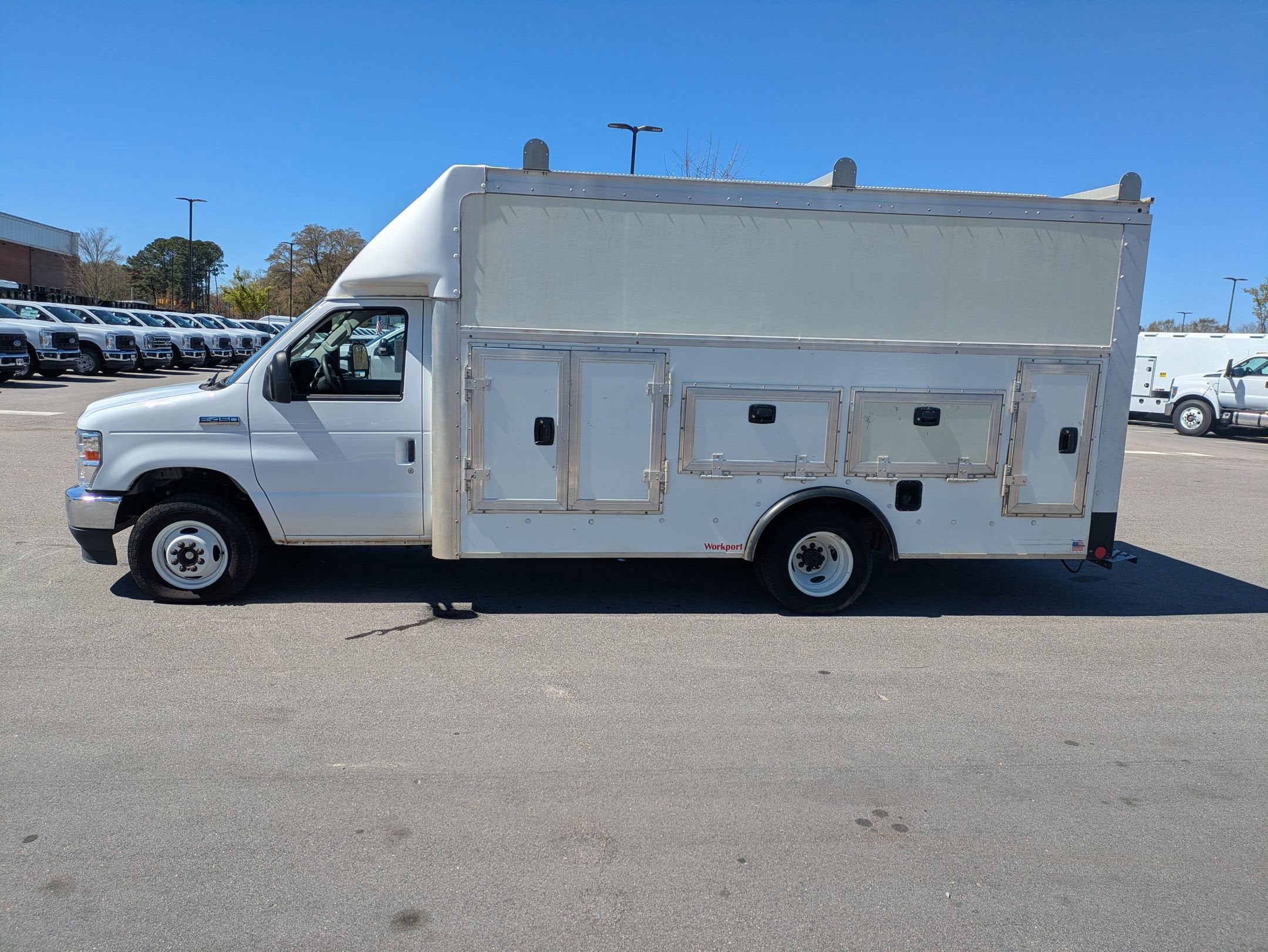 2024 Ford E-Series Cutaway Base