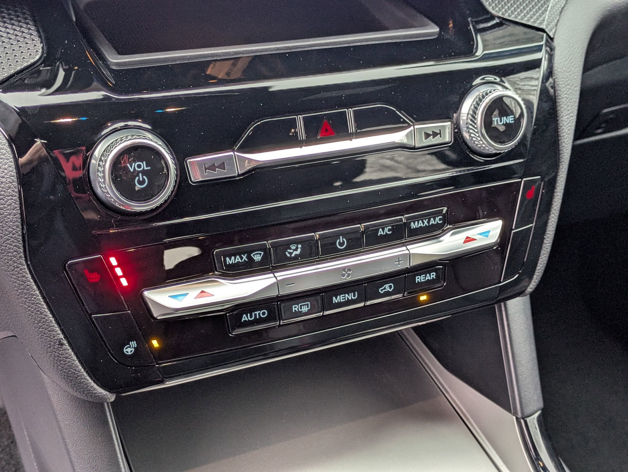 2024 Ford Explorer ST-Line