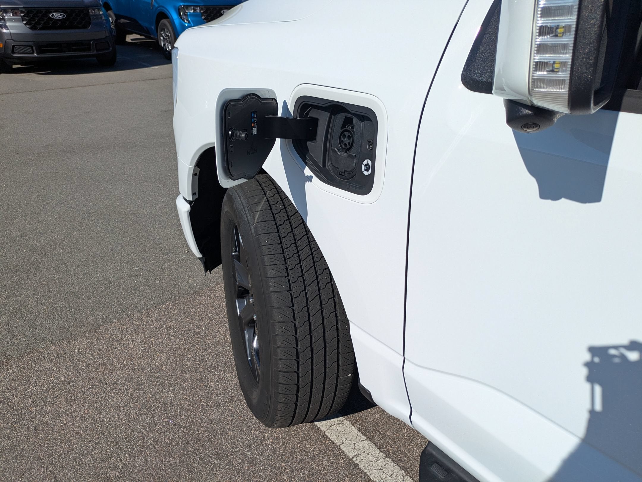 2025 Ford F-150 Lightning LARIAT