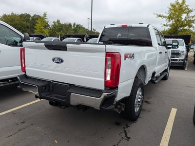 2027 Ford Super Duty F-350 SRW XLT