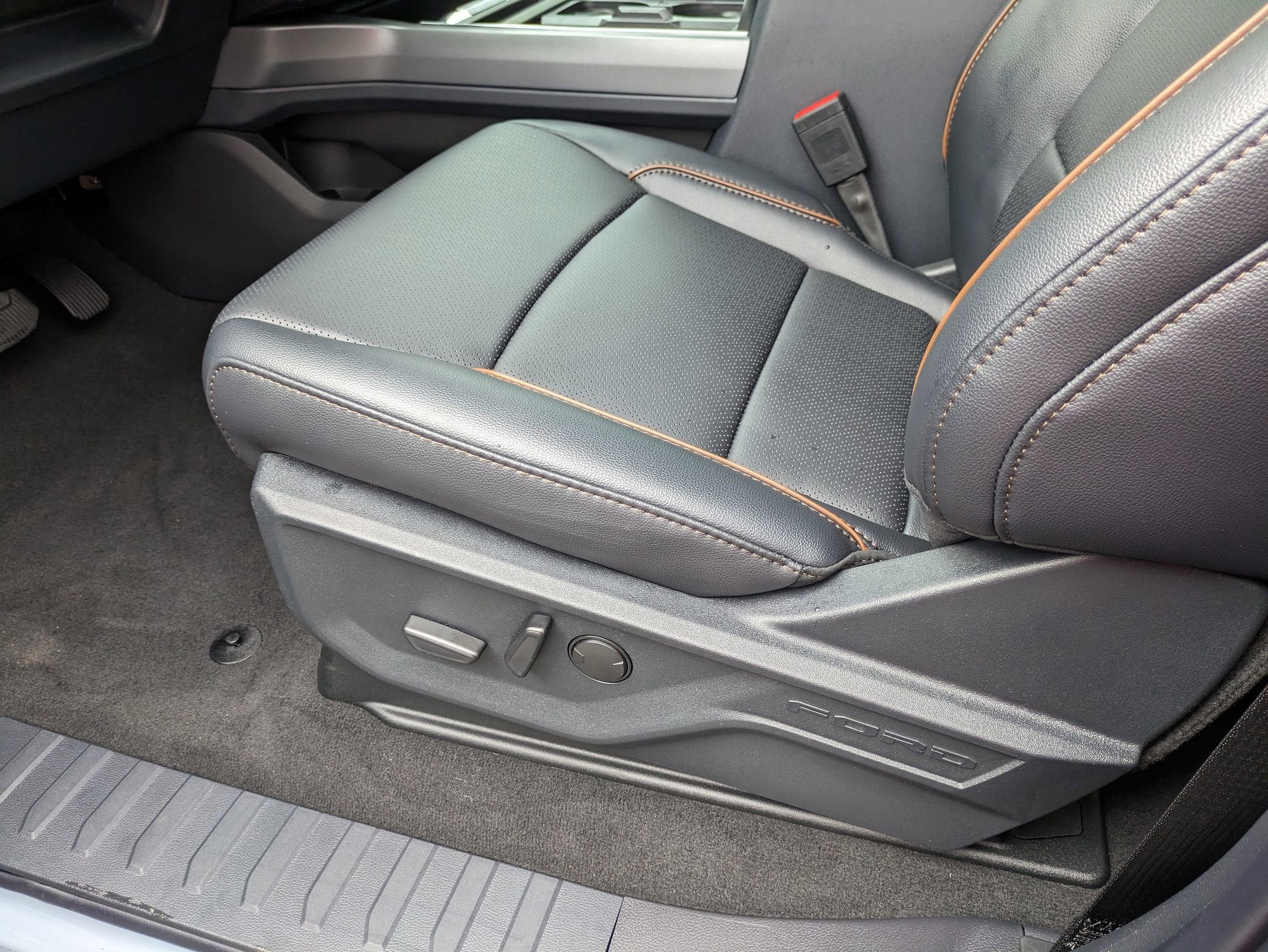 2025 Ford Super Duty F-350 SRW LARIAT