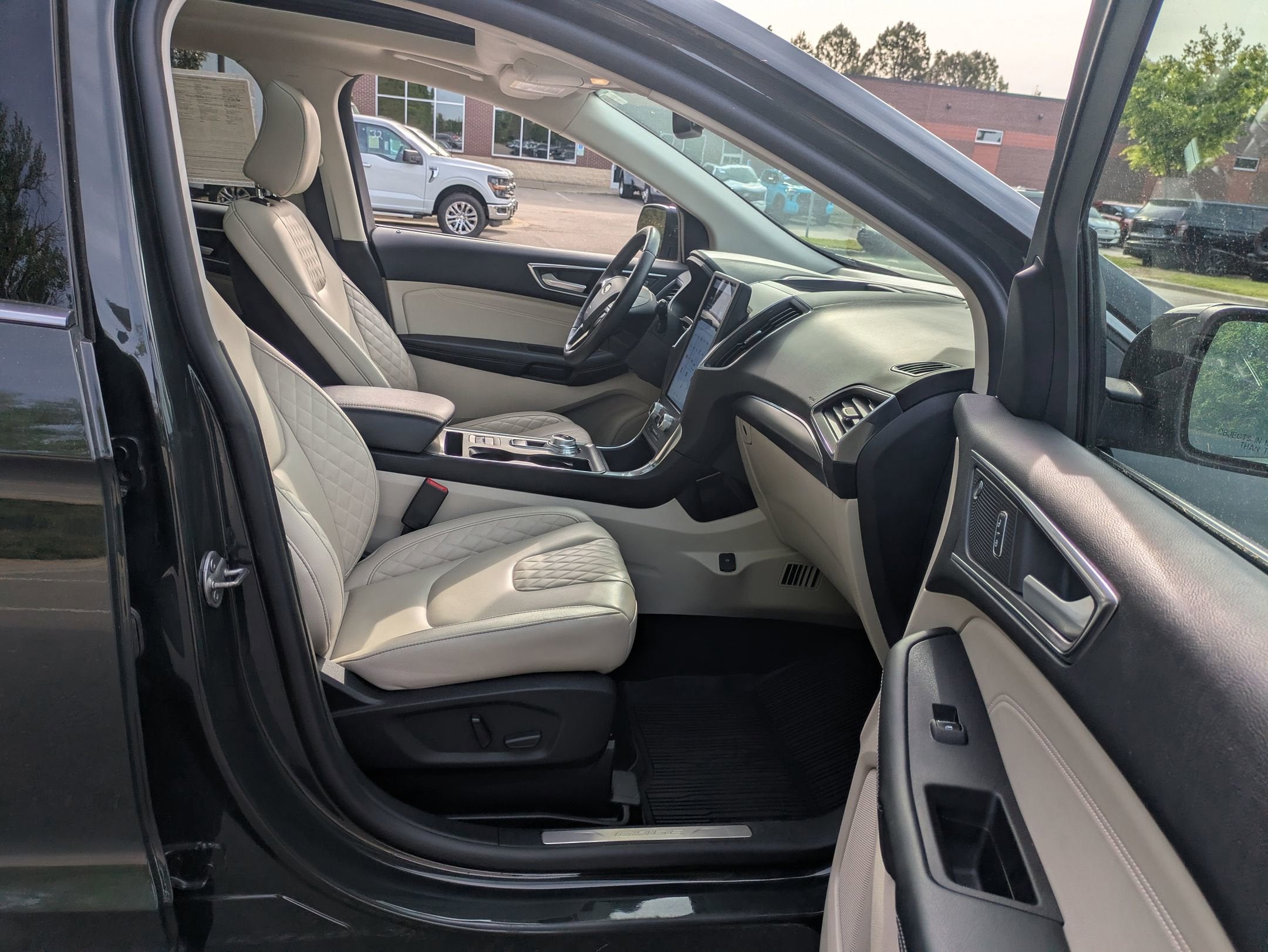 2023 Ford Edge Titanium