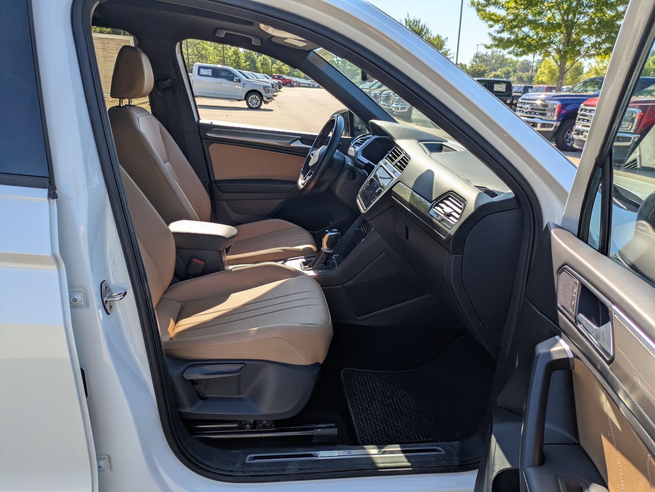 2023 Volkswagen Tiguan SE R-Line Black