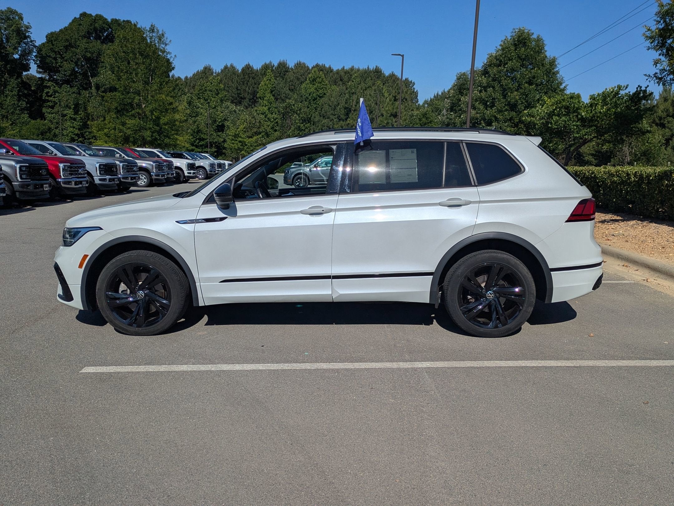 2023 Volkswagen Tiguan SE R-Line Black