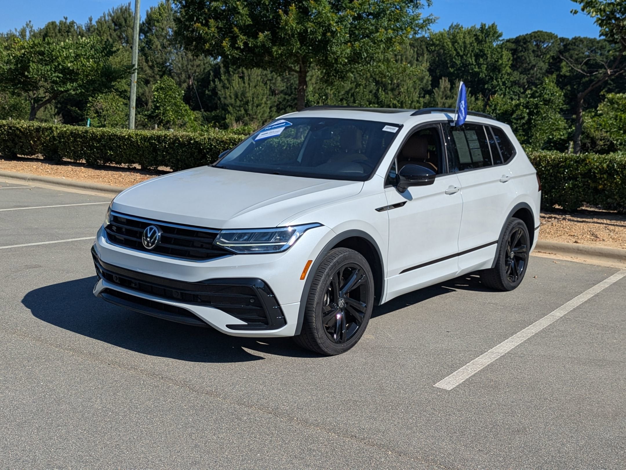 2023 Volkswagen Tiguan SE R-Line Black