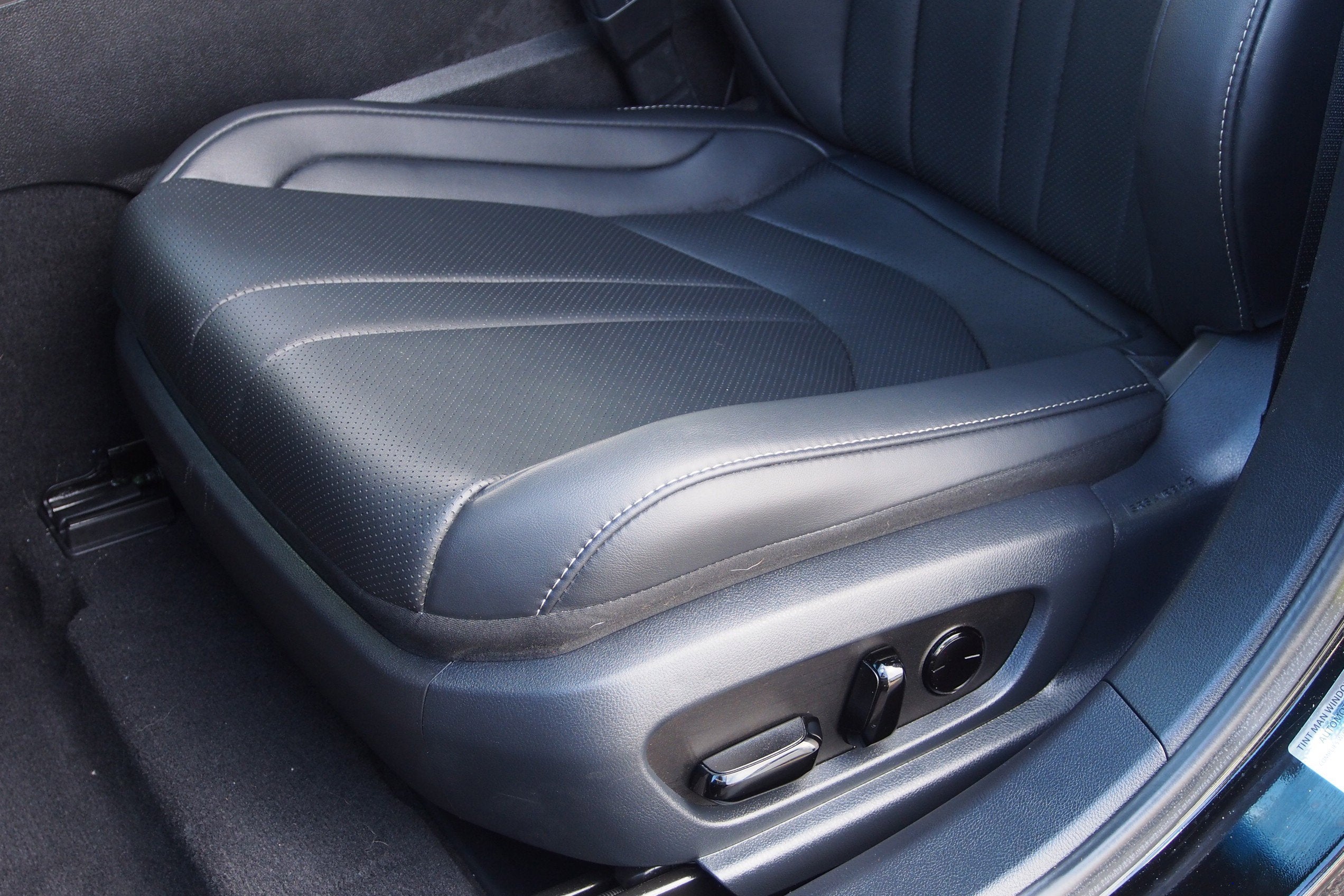 2023 Lexus ES ES 300h F SPORT Handling