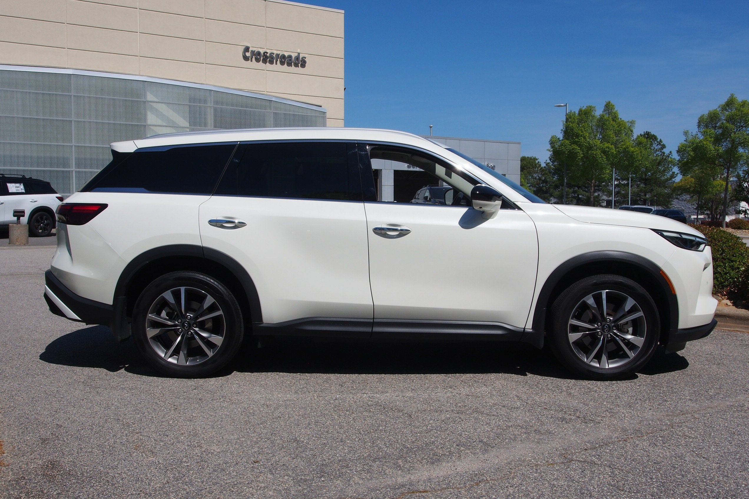 2025 INFINITI QX60 LUXE