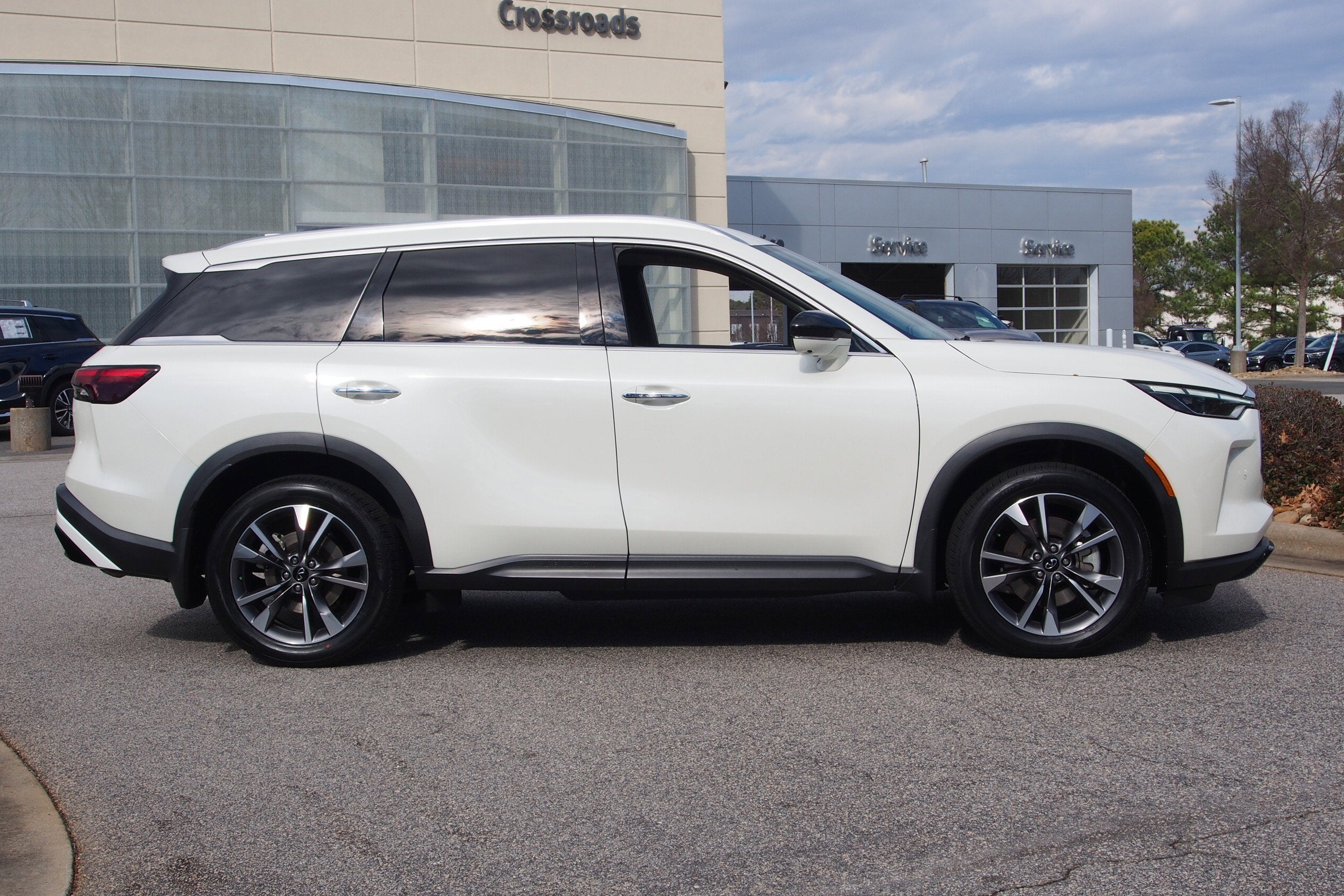 2023 INFINITI QX60 LUXE