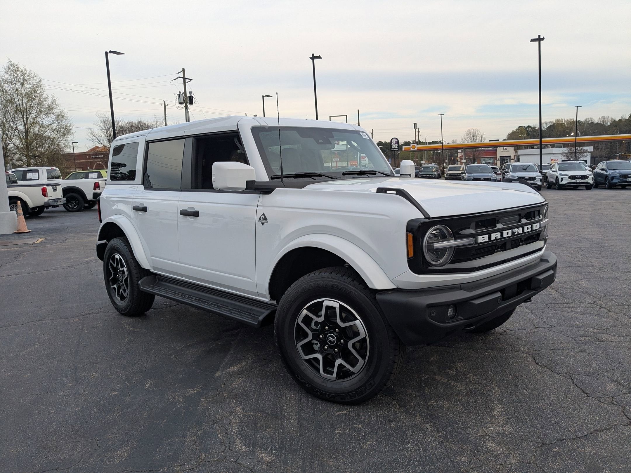 2026 Ford Bronco Outer Banks