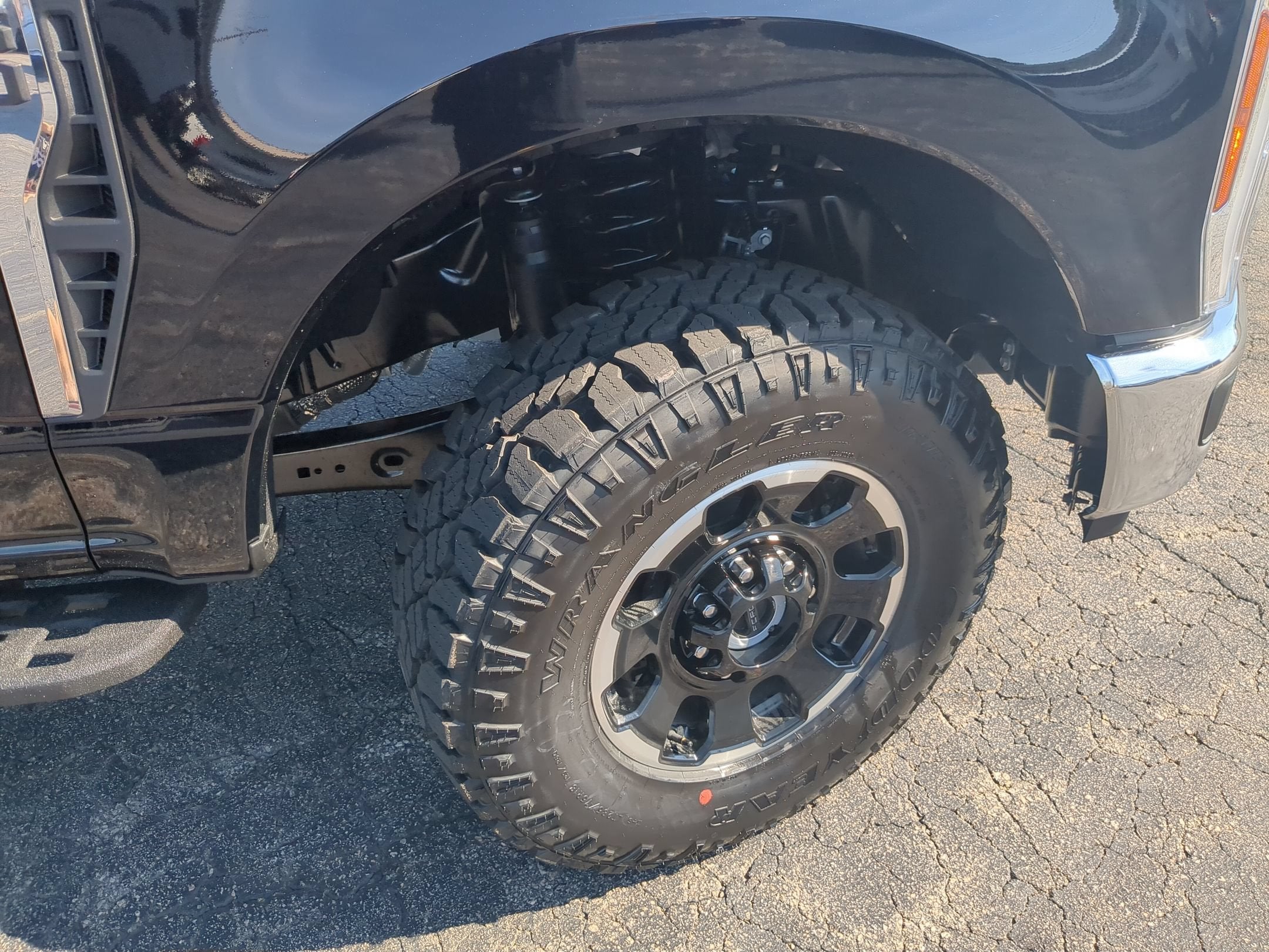 2027 Ford Super Duty F-350 SRW XLT