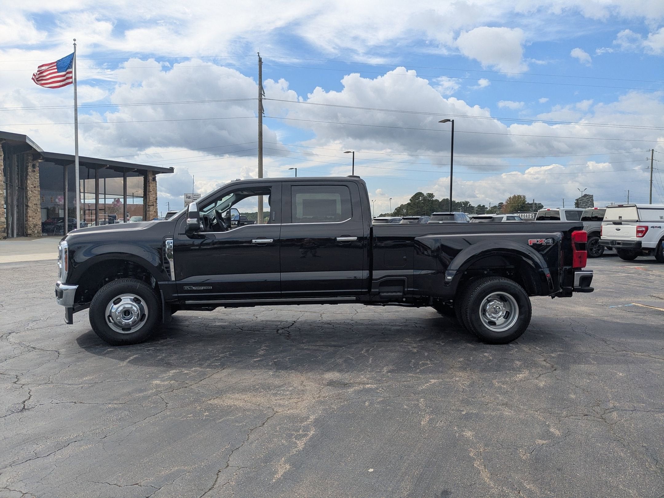 2026 Ford Super Duty F-350 DRW LARIAT